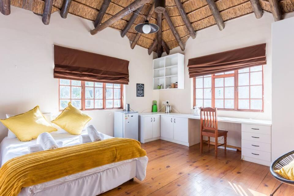 Deluxe Double Room (2 Adults + 1 Child)