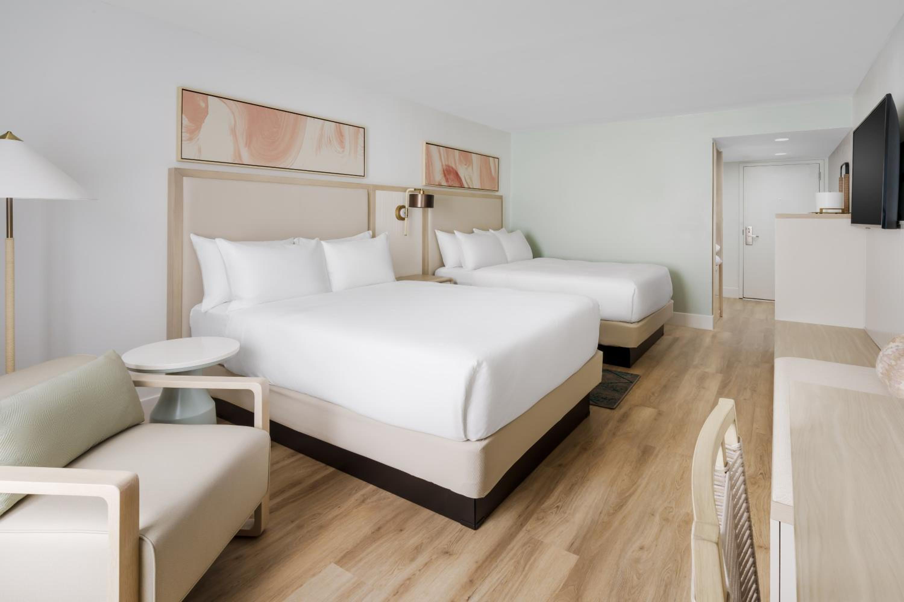 Queen Room with Two Queen Beds - Photo 5