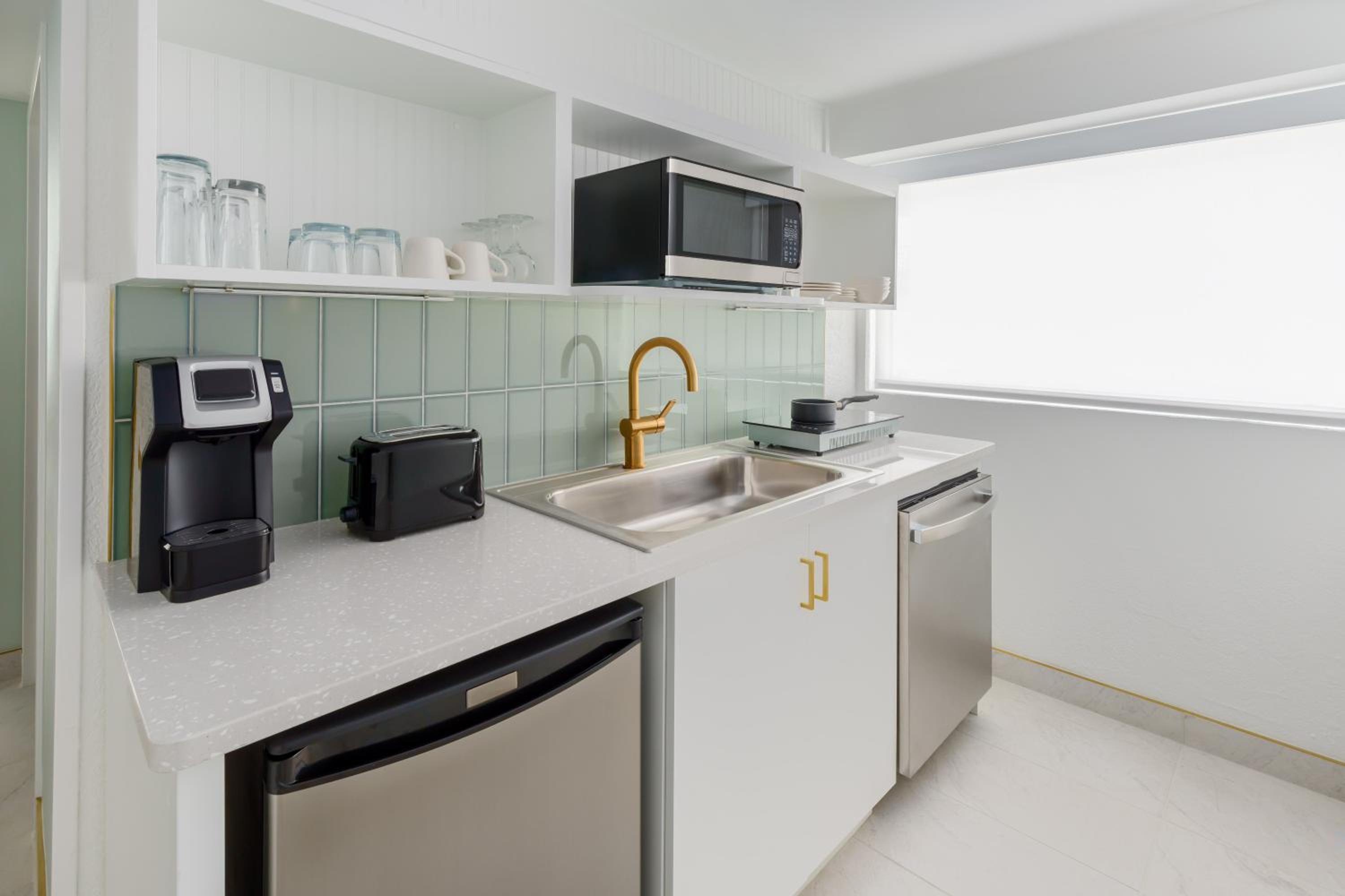 King Room with Kitchenette, Sofa Bed and Balcony photo 2