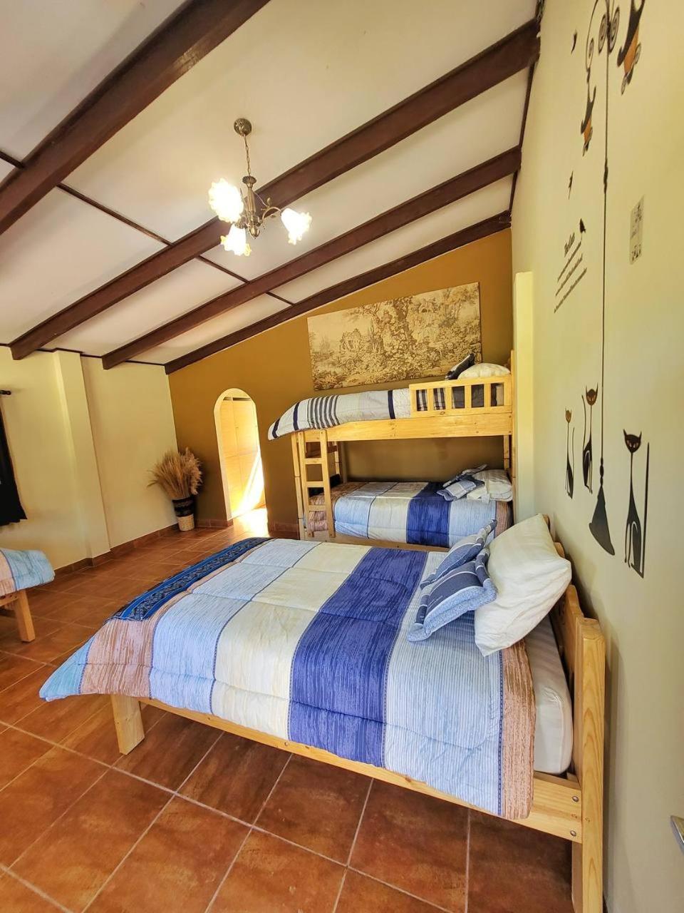 Quadruple Room with Private Bathroom photo 1