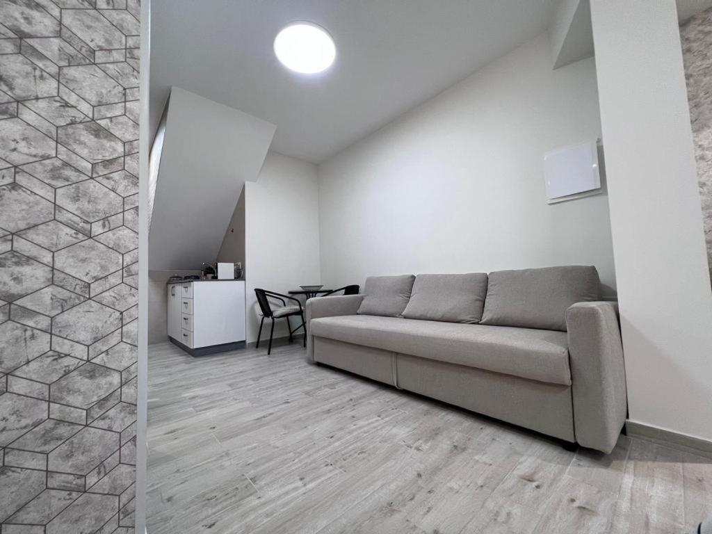 Deluxe Double Room with Balcony - Photo 15
