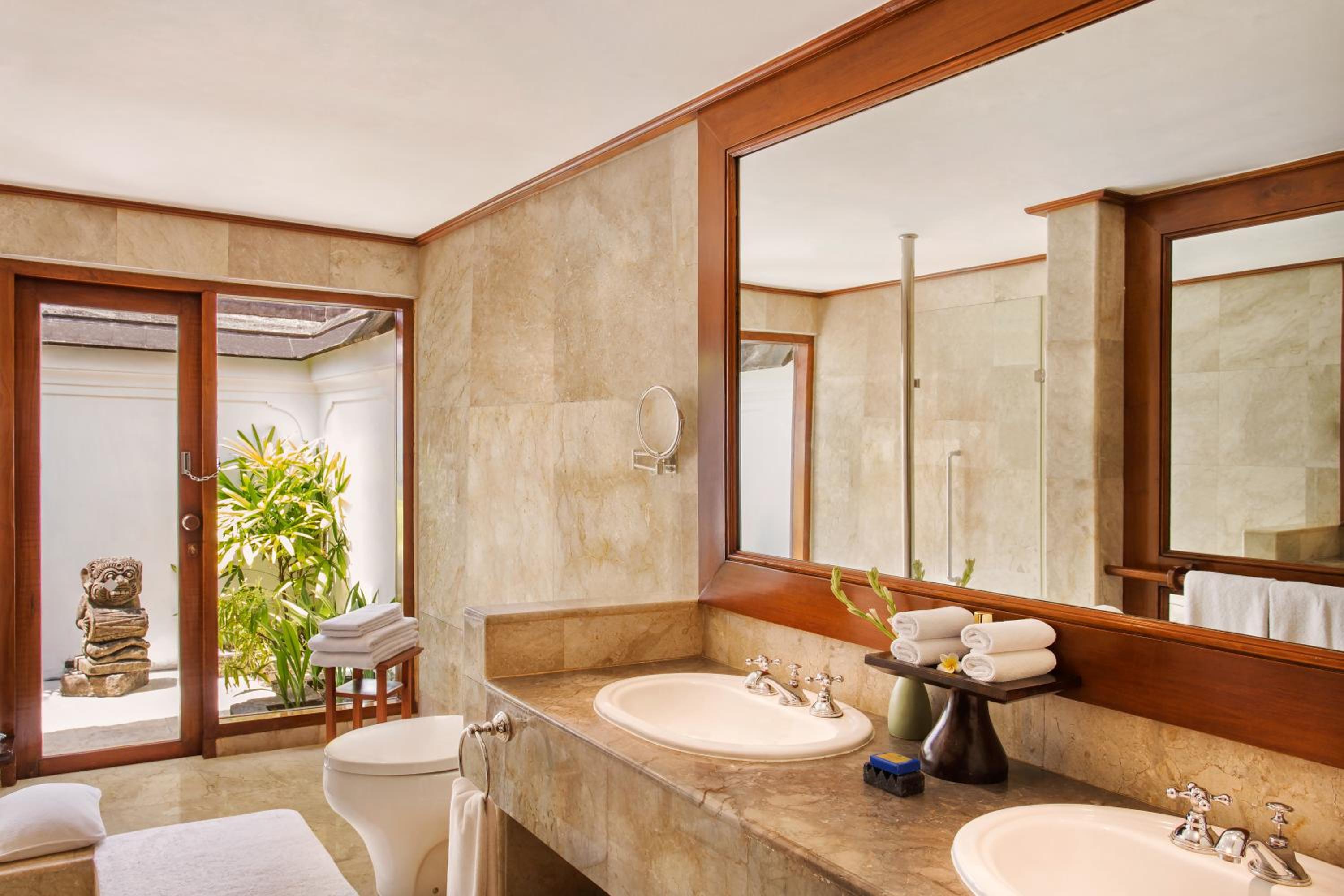 Luxury Lanai Room Garden View