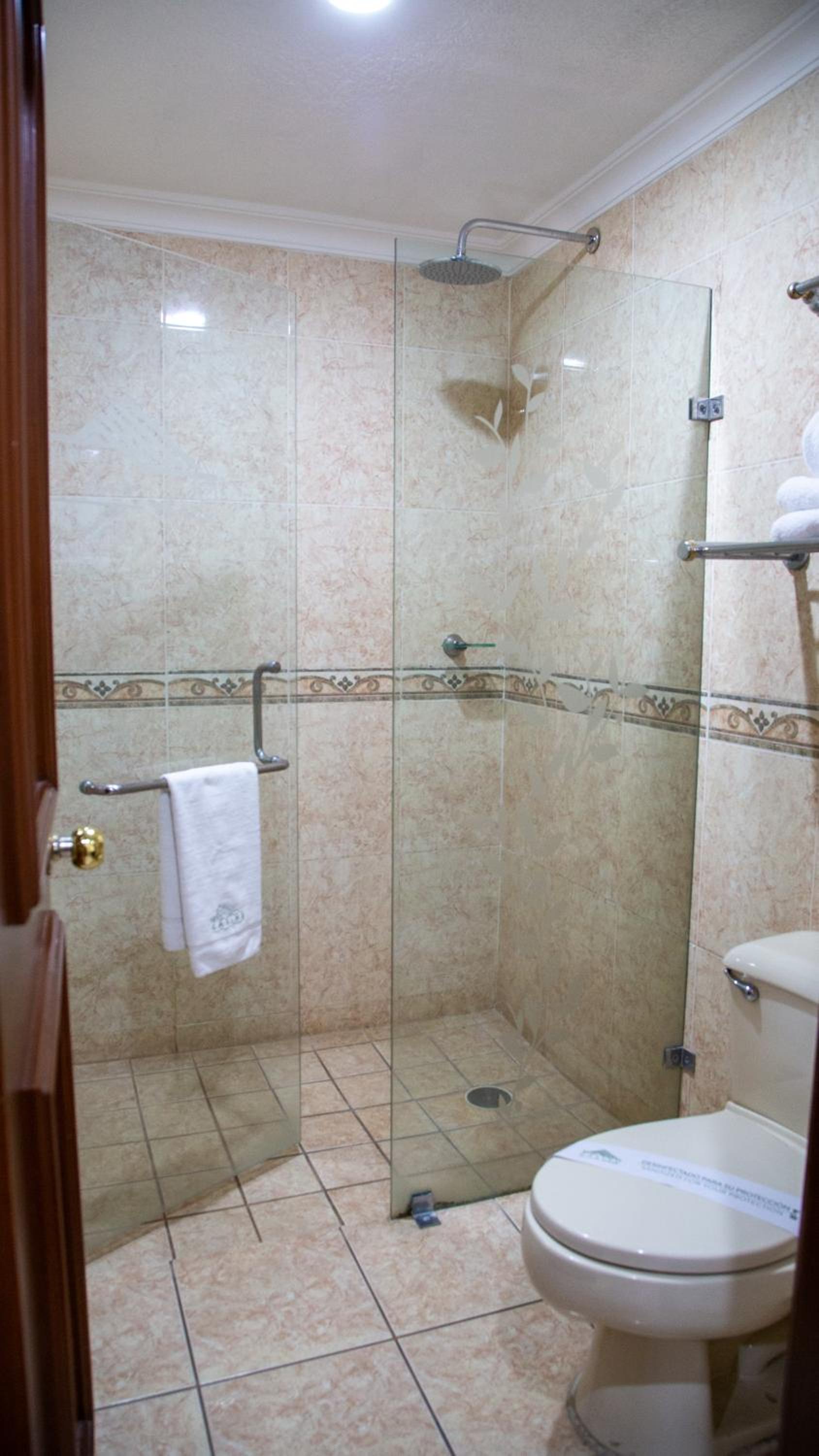 Executive Queen Room - Photo 10