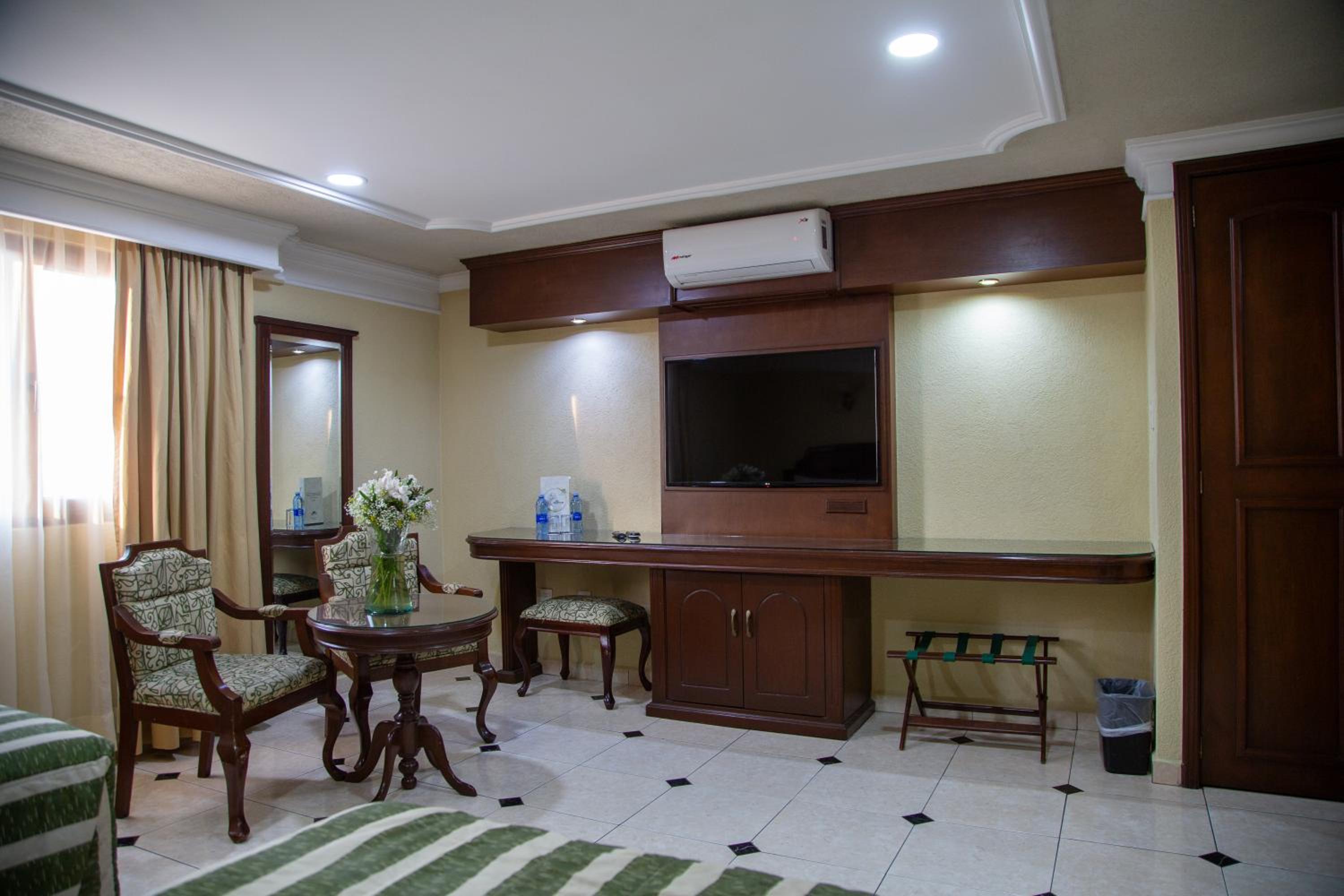 Executive Queen Room - Photo 7