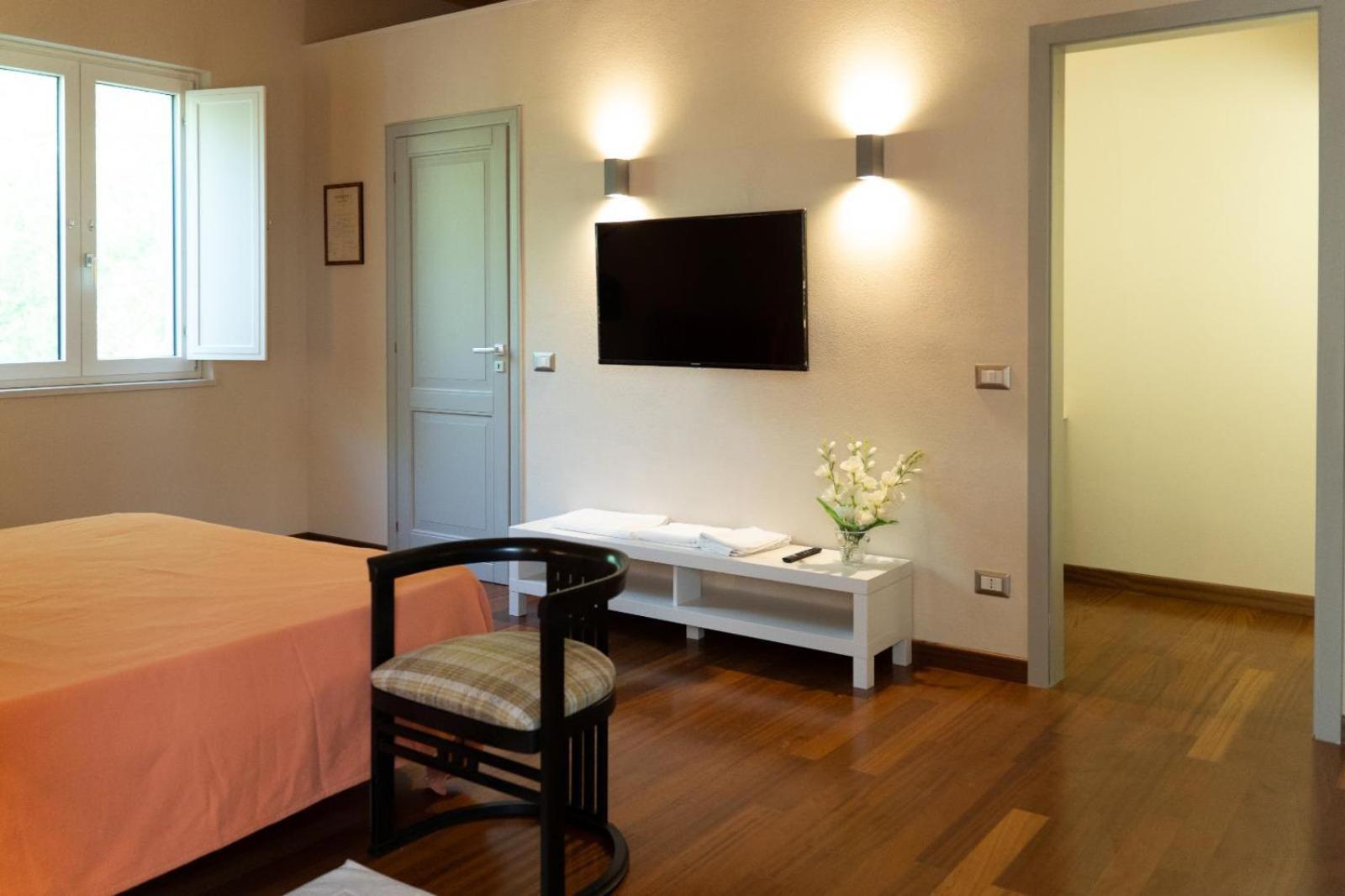 Double Room with Private Bathroom photo 2
