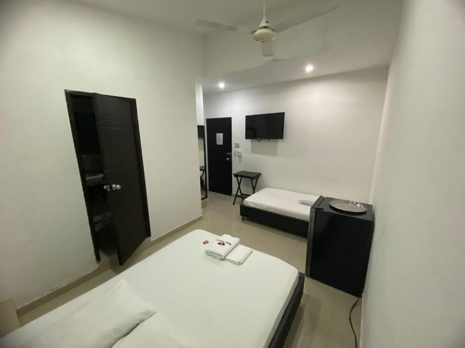 Twin Room with Bathroom photo 1