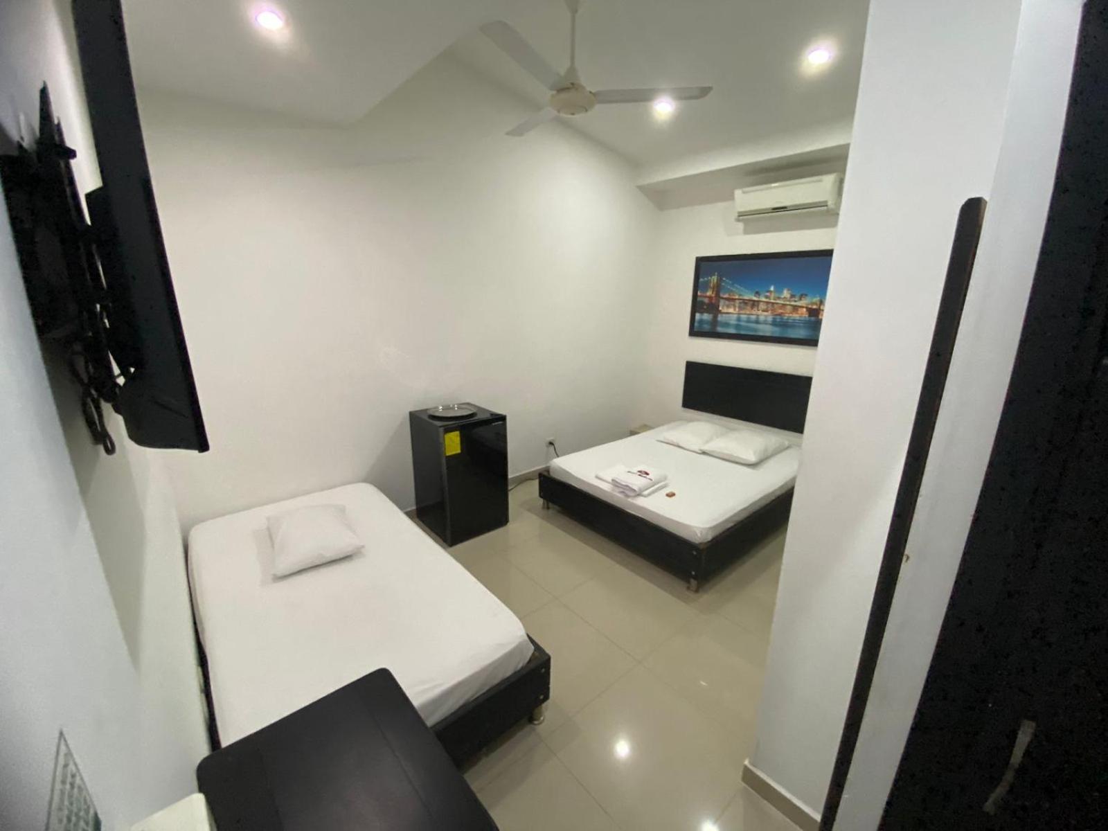 Twin Room with Bathroom photo 2
