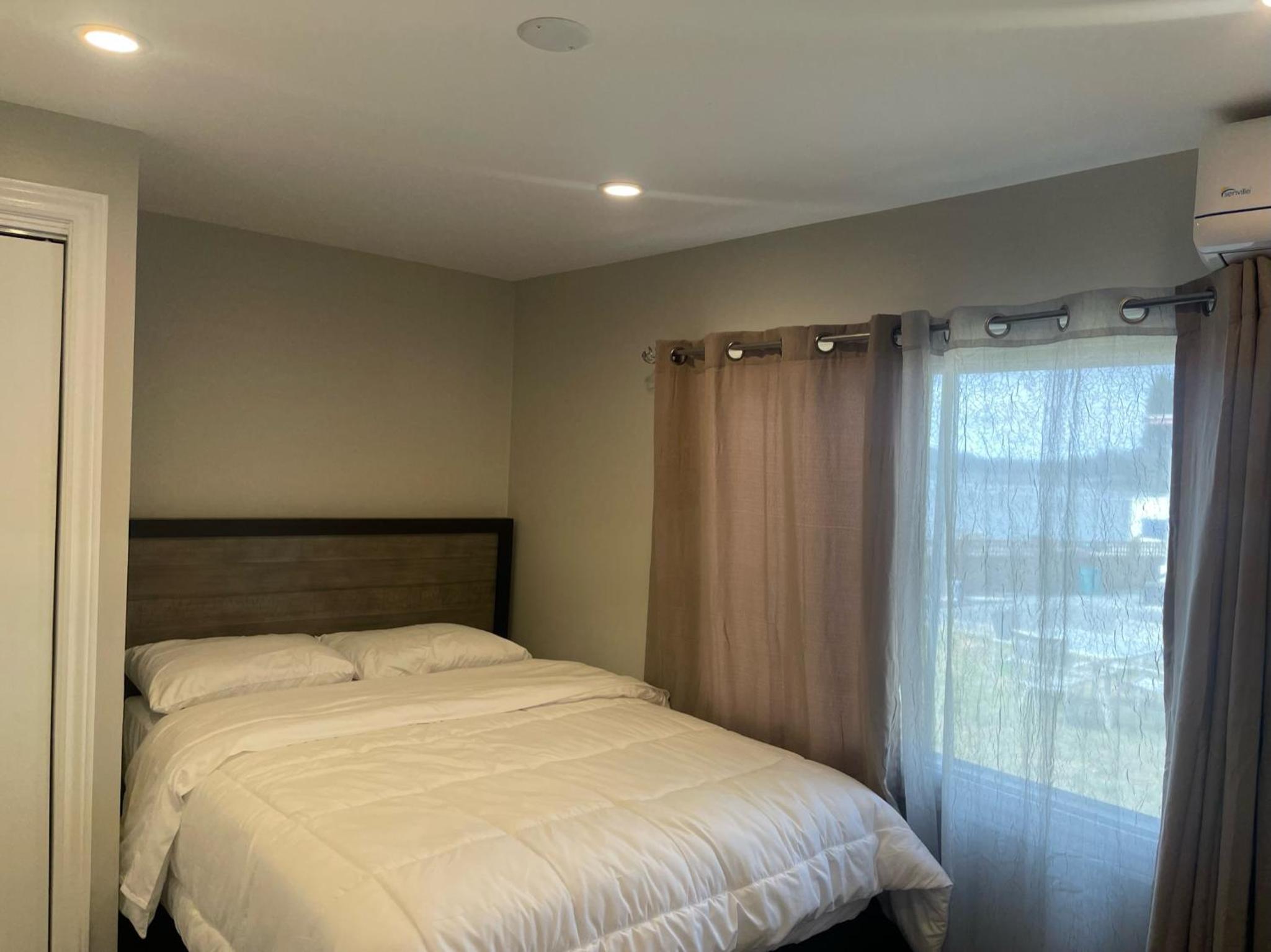 Three-Bedroom House photo 2