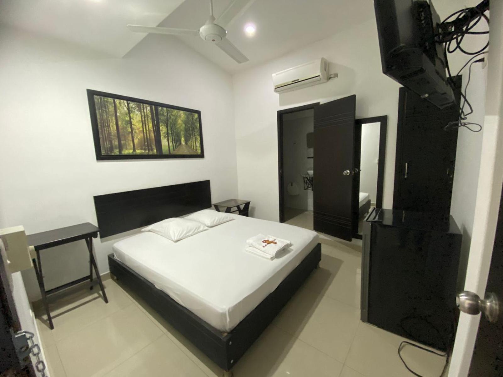 Double Room with Private Bathroom photo 1