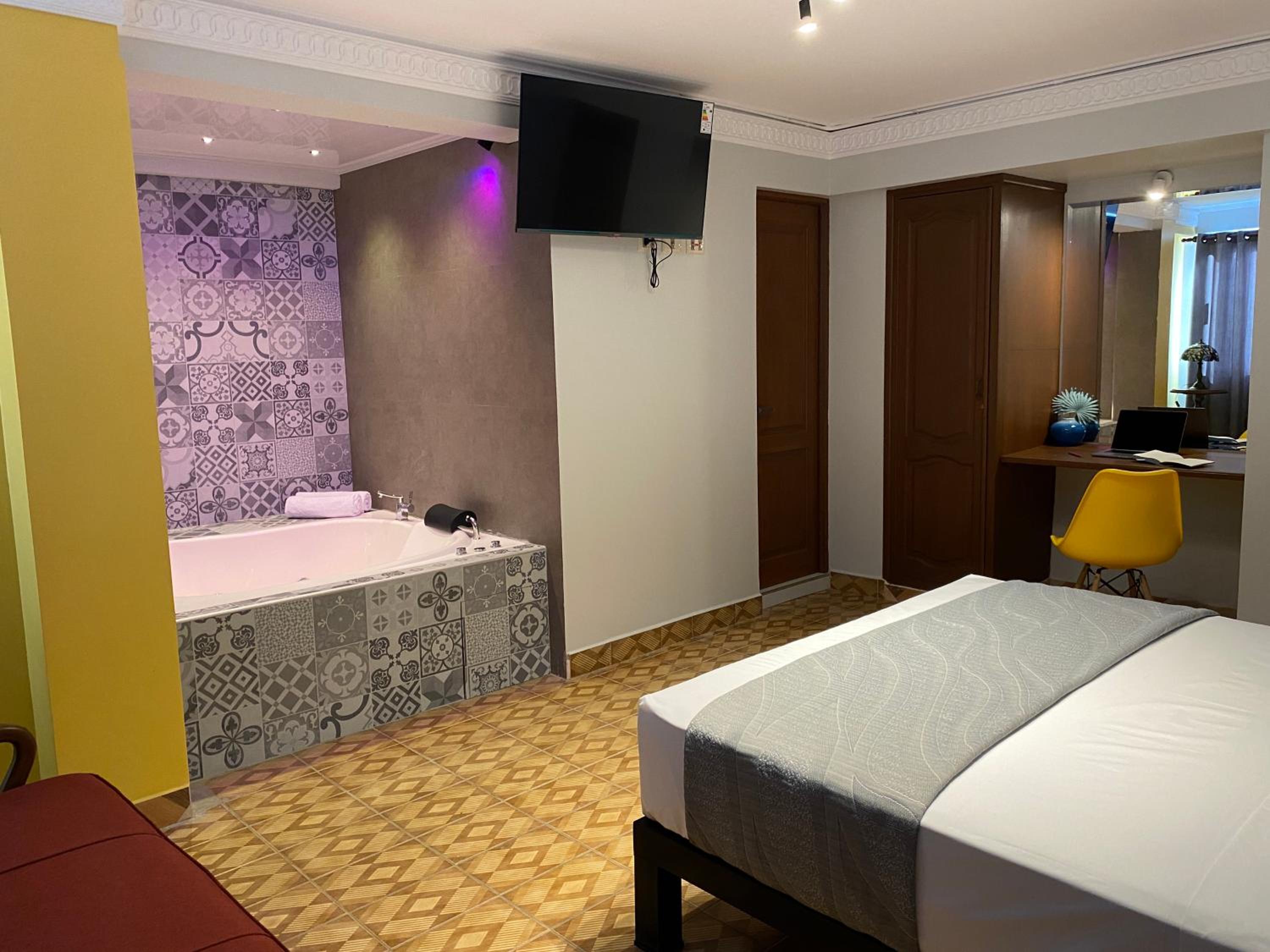 Suite with Spa Bath