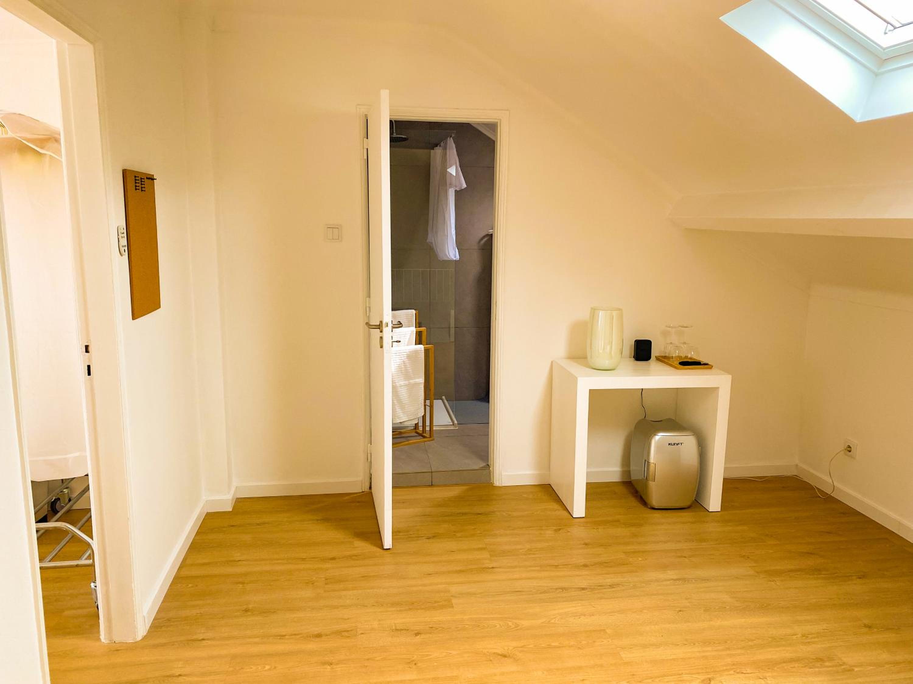 Deluxe Double Room with Balcony and Sea View - Photo 18