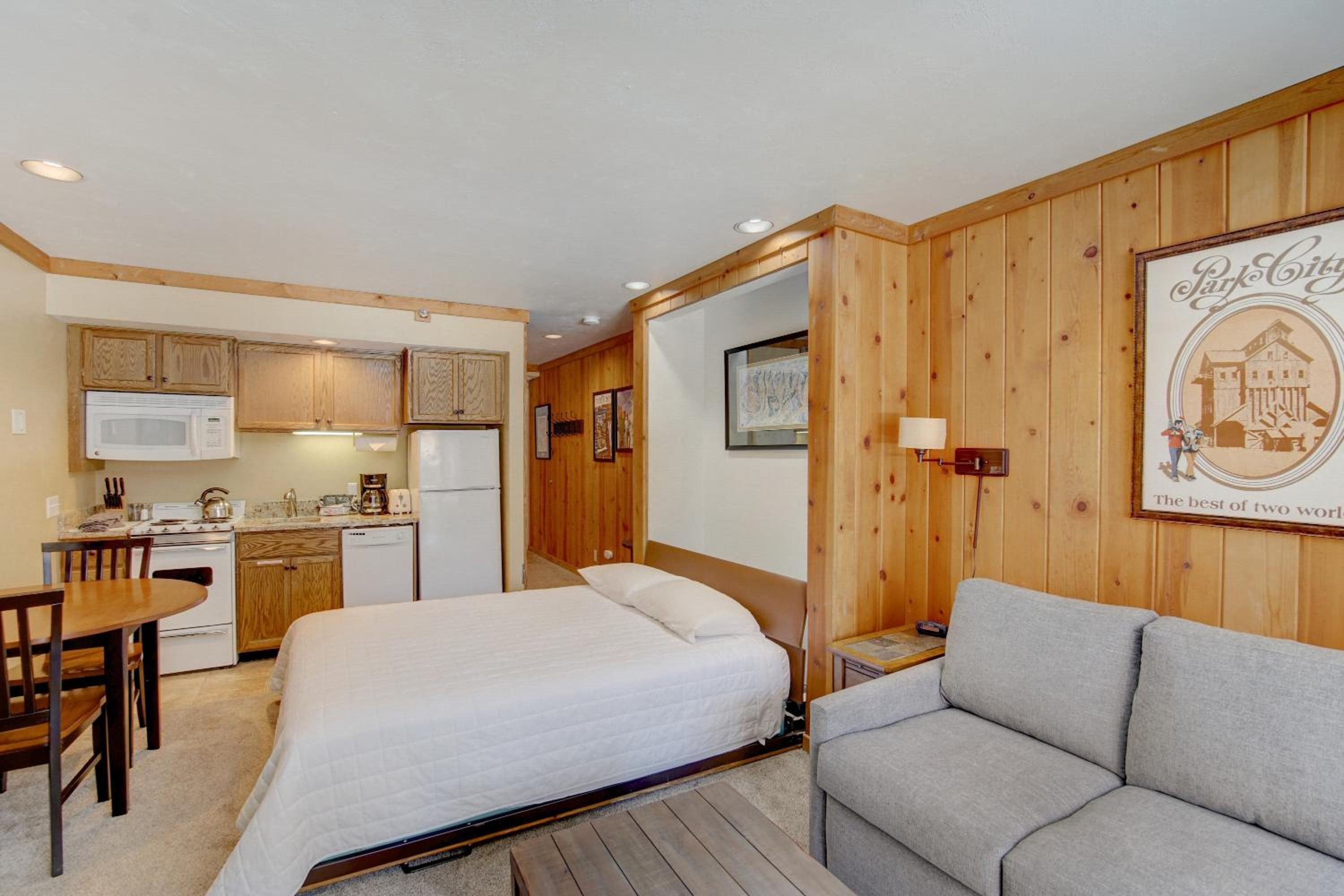 Studio Suite - Photo 17