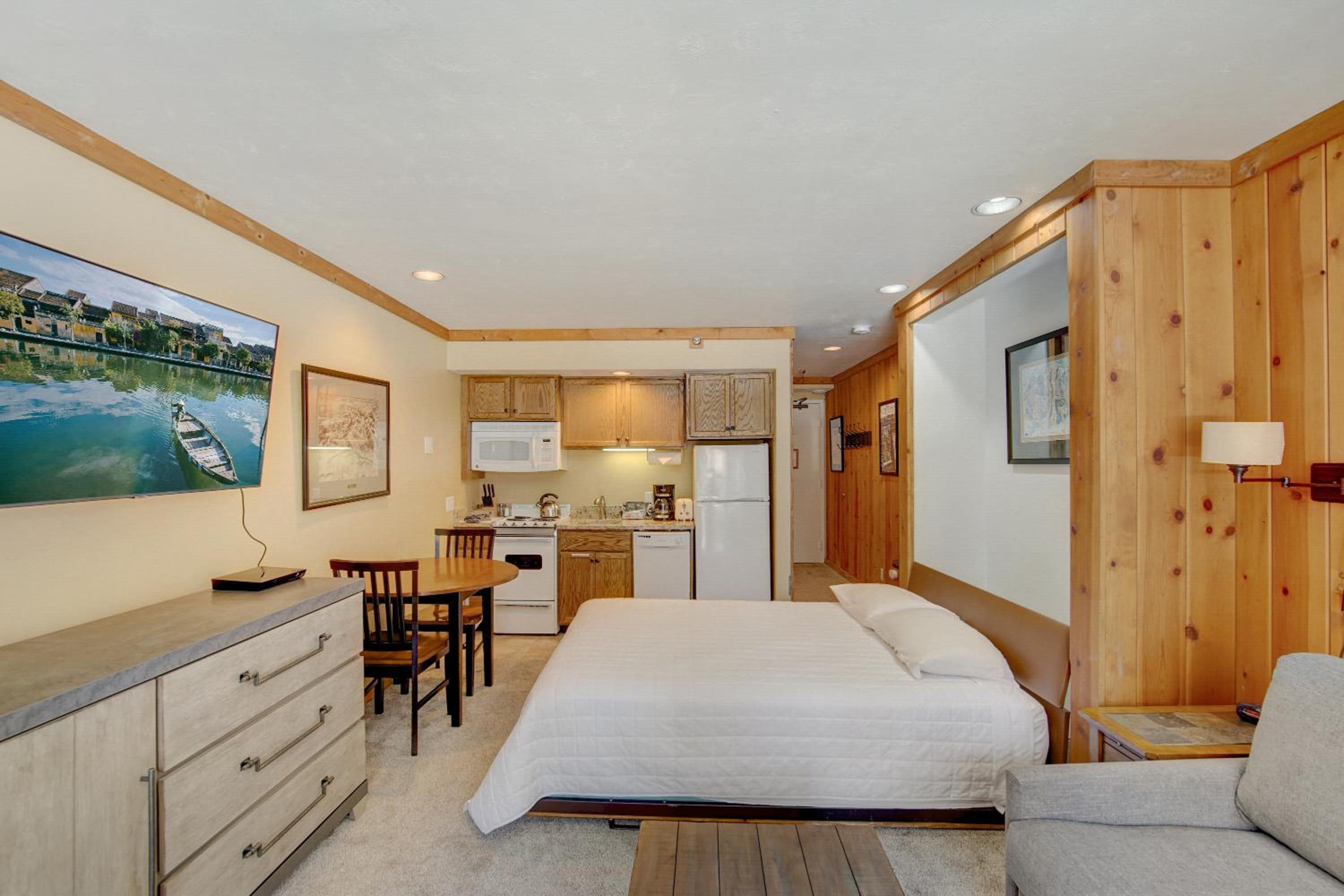 Studio Suite - Photo 19