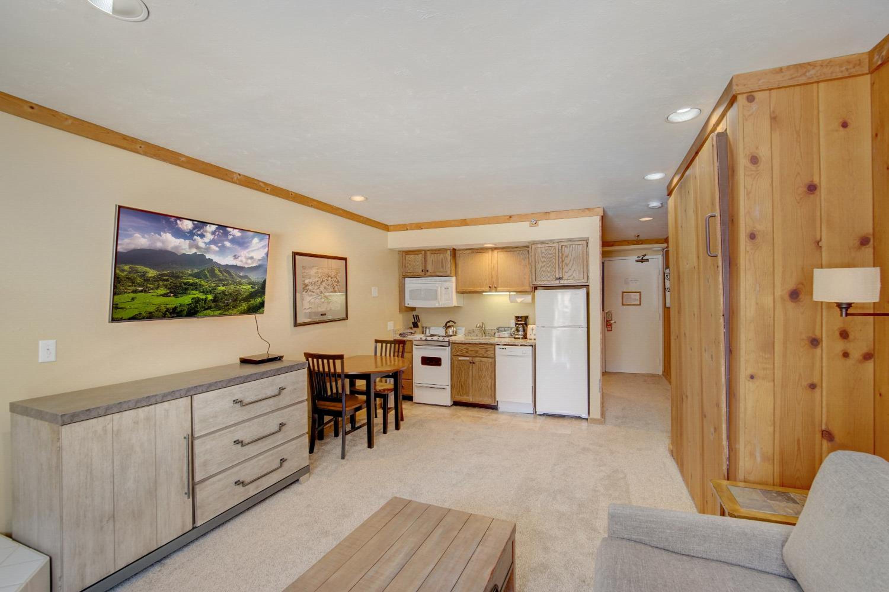 Studio Suite - Photo 20