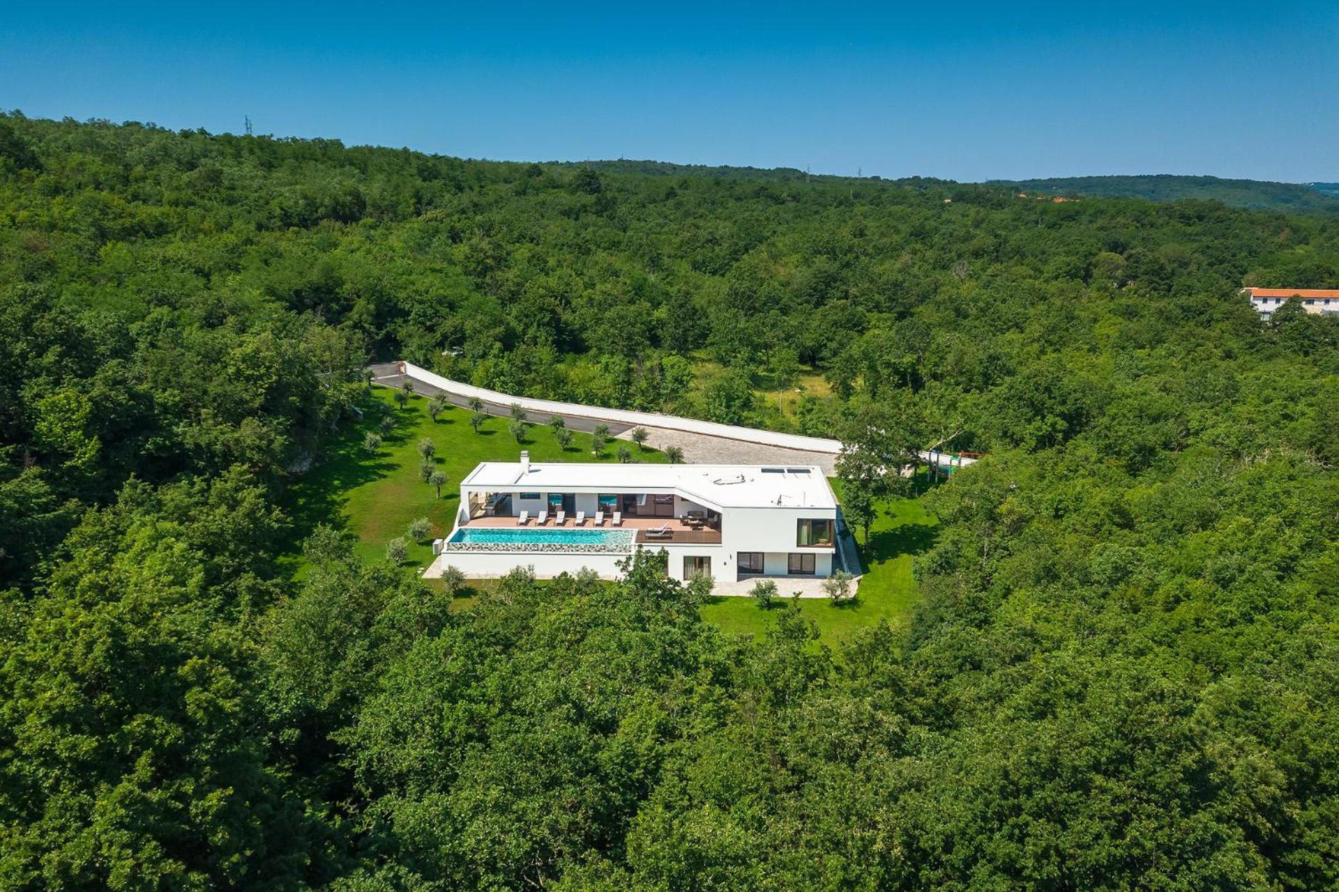 Villa photo 3