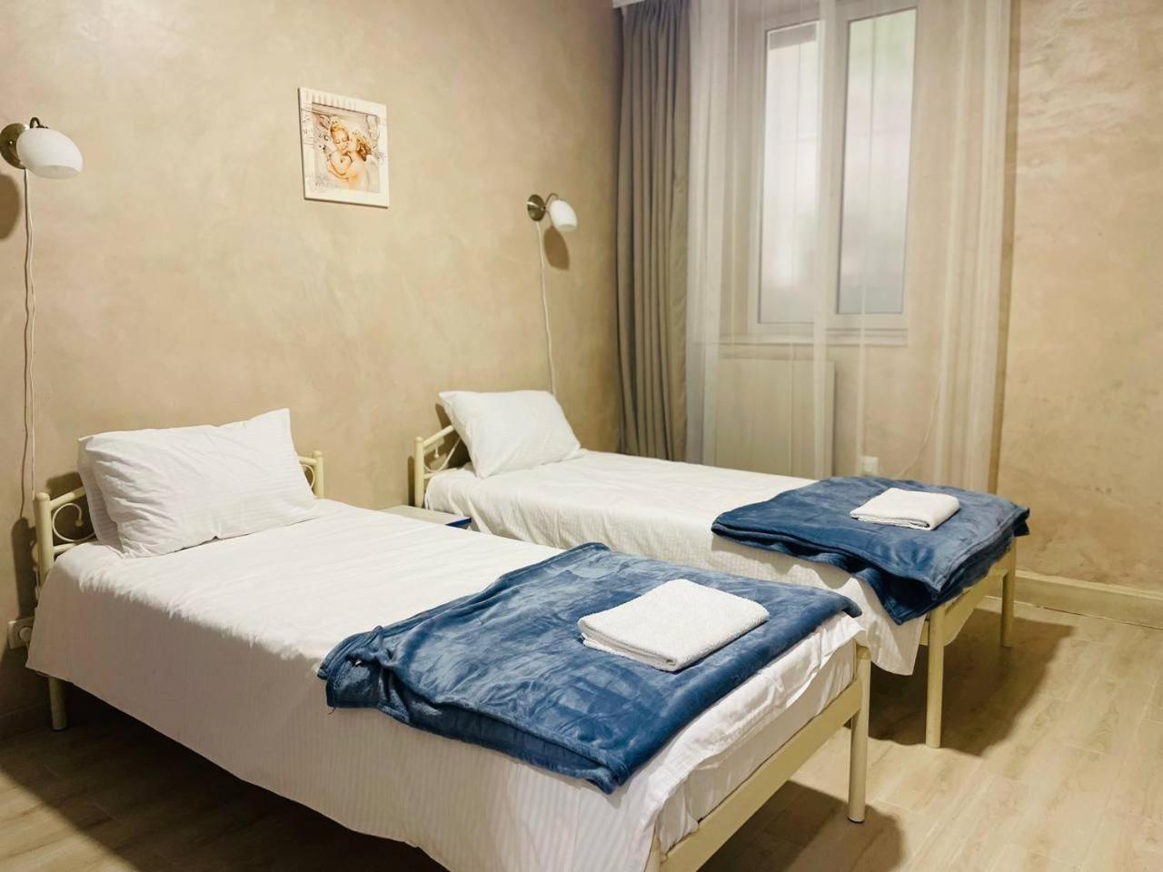 Twin Room with Bath photo 2