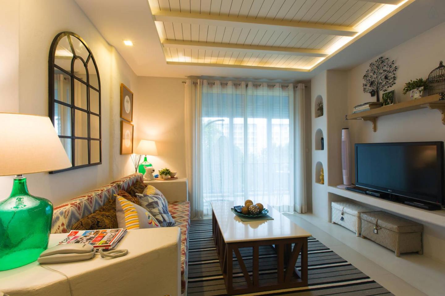 Apartment with Mountain View - Photo 1