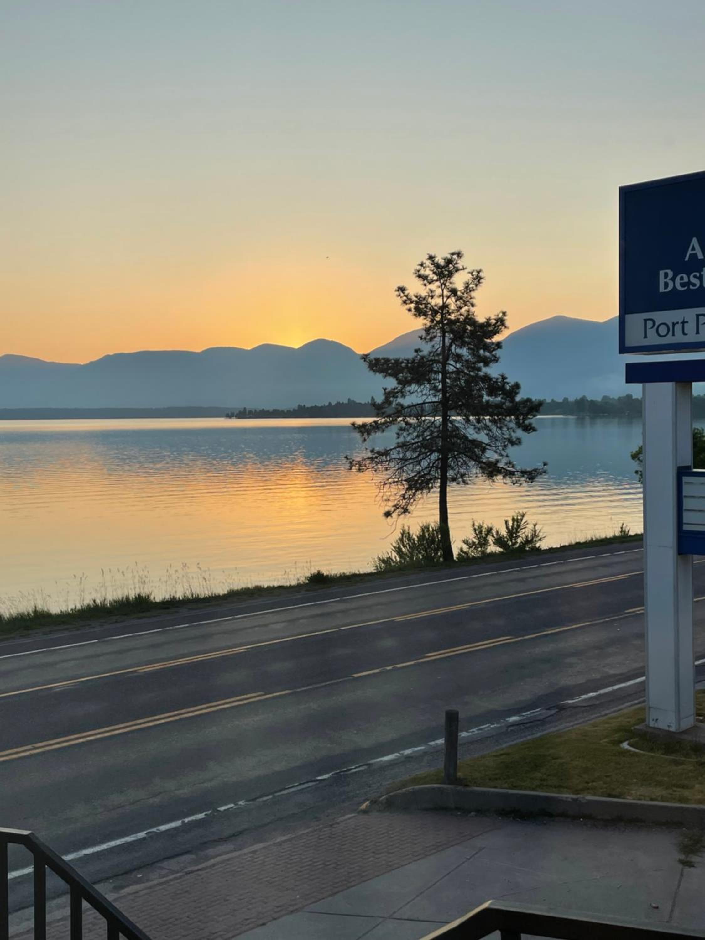 Premium Queen with Lake View - Photo 4