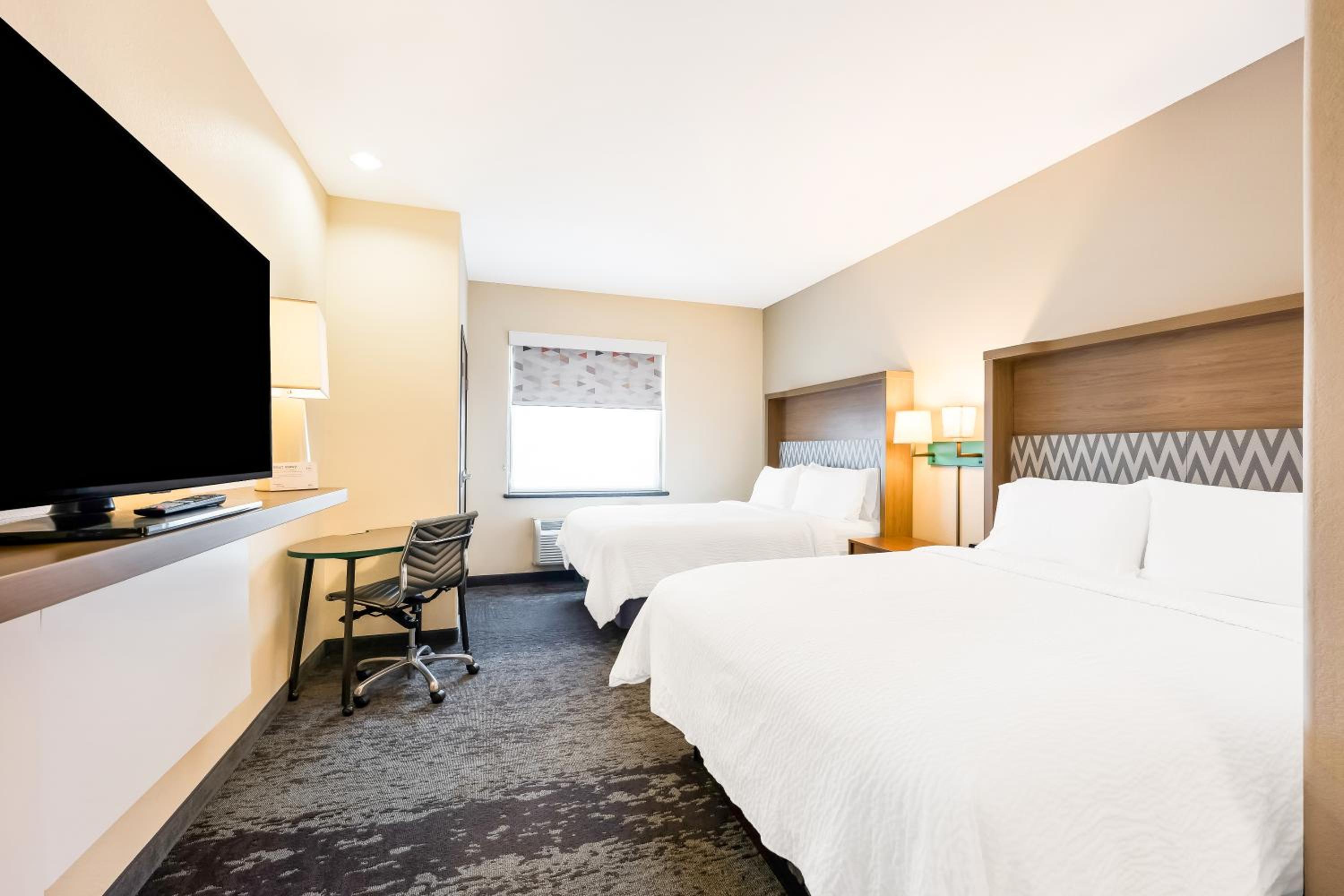 Standard Queen Room with Two Queen Beds - Photo 1
