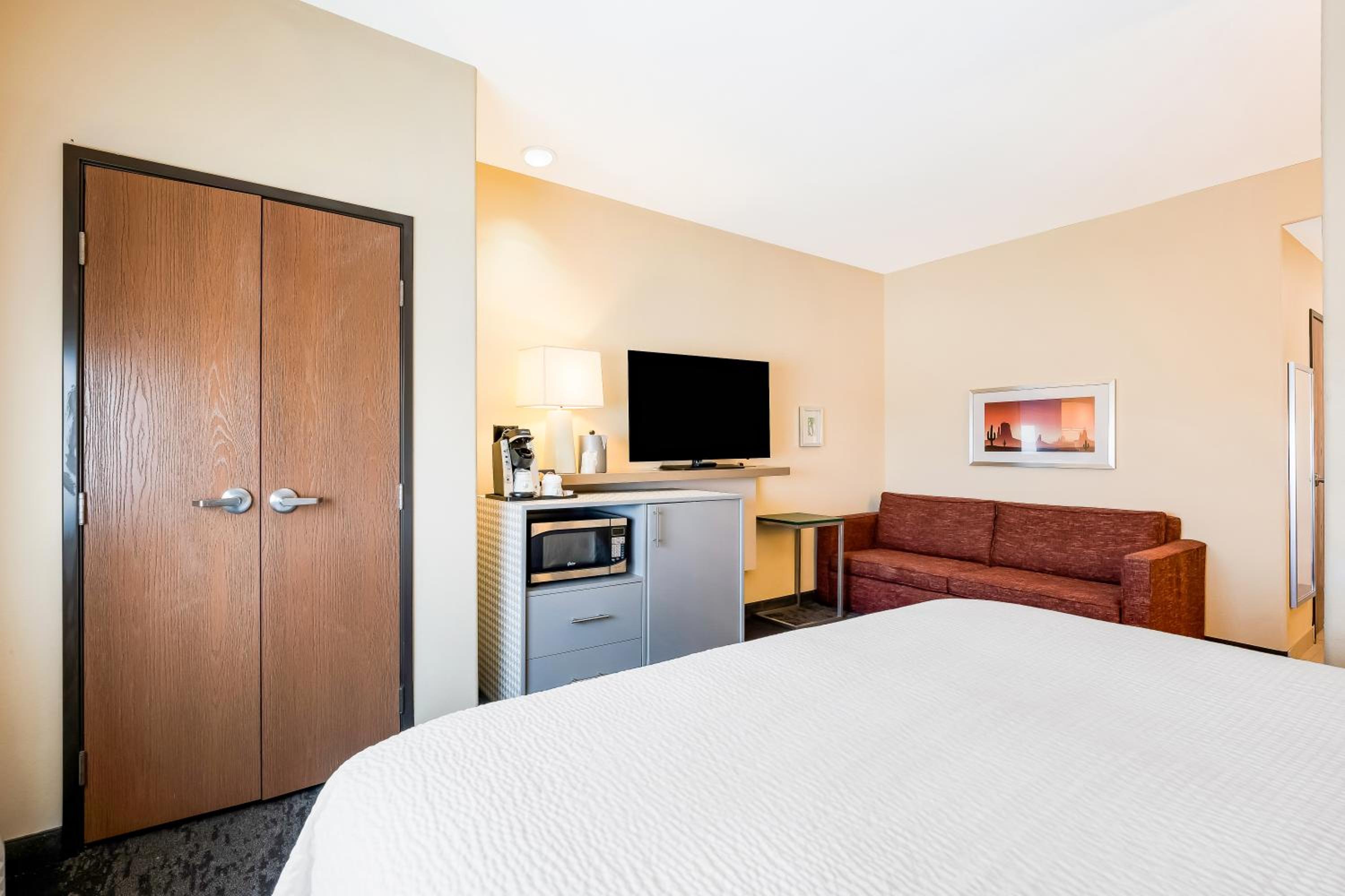 Standard King Room - Photo 4
