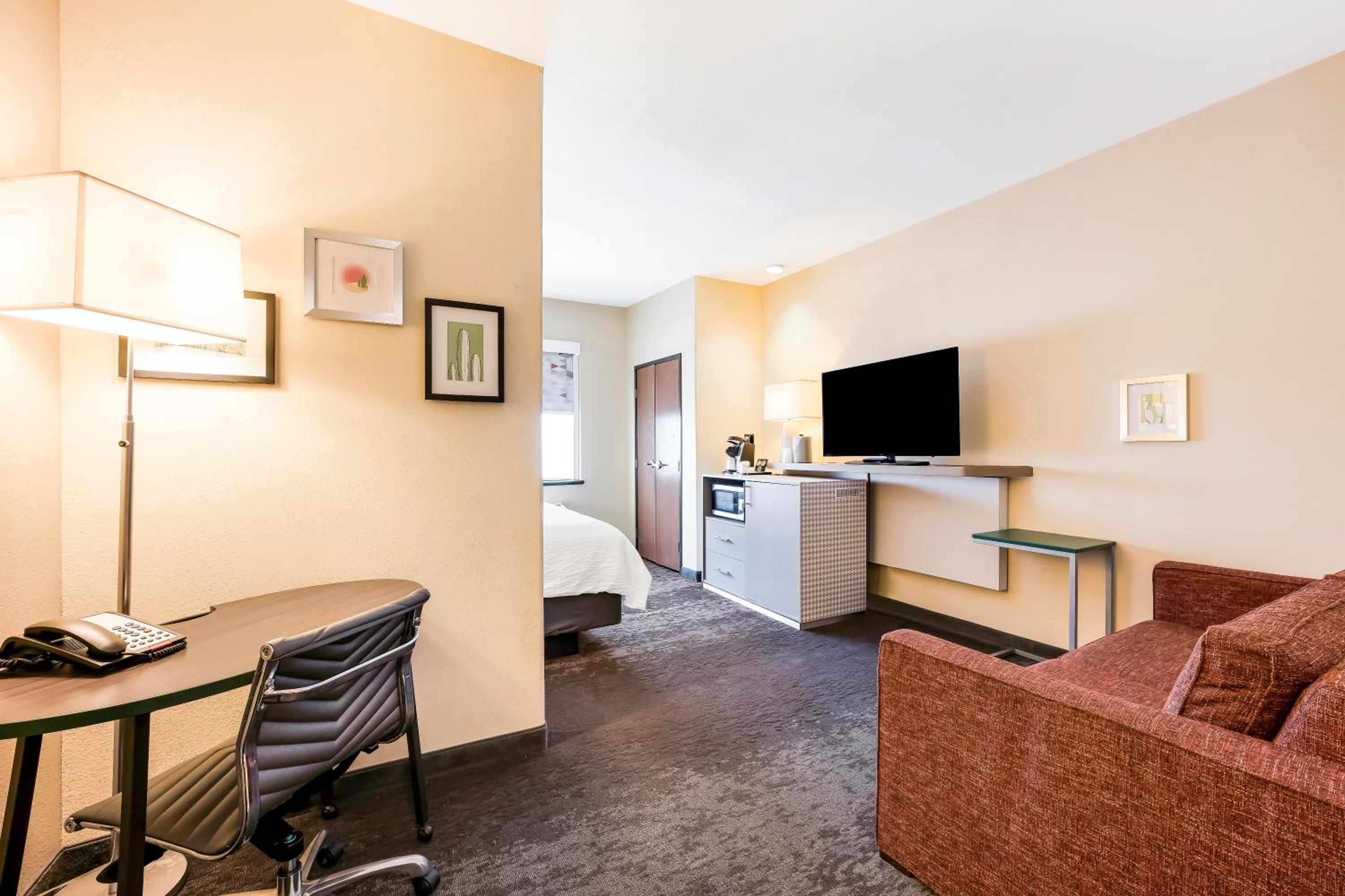 Standard King Room - Photo 6