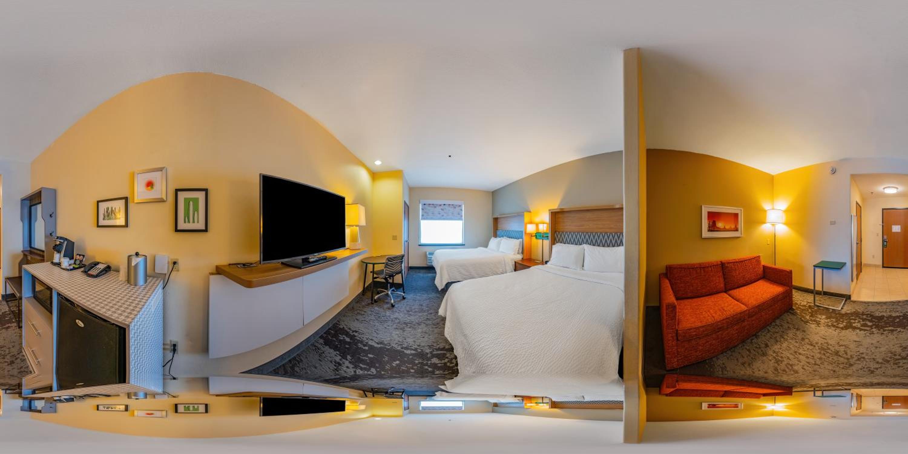 Standard Queen Room with Two Queen Beds - Photo 5