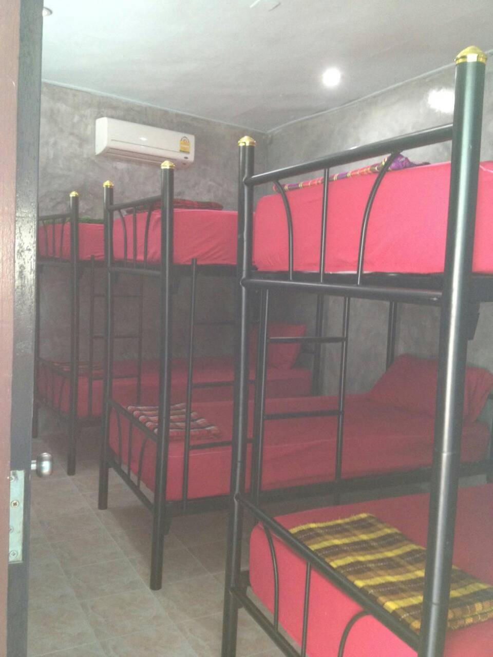Bed in 6-Bed Mixed Dormitory Room photo 2