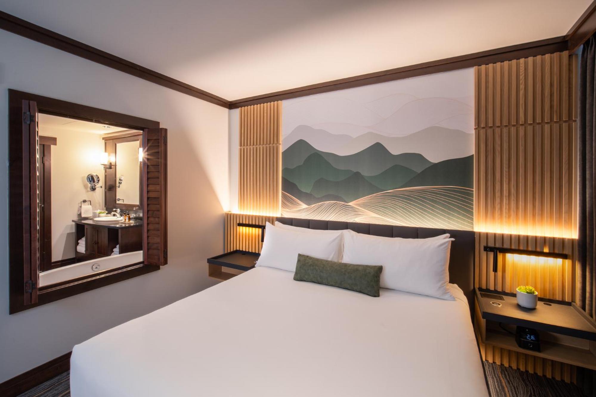 One-Bedroom Suite with Lake View - Photo 1