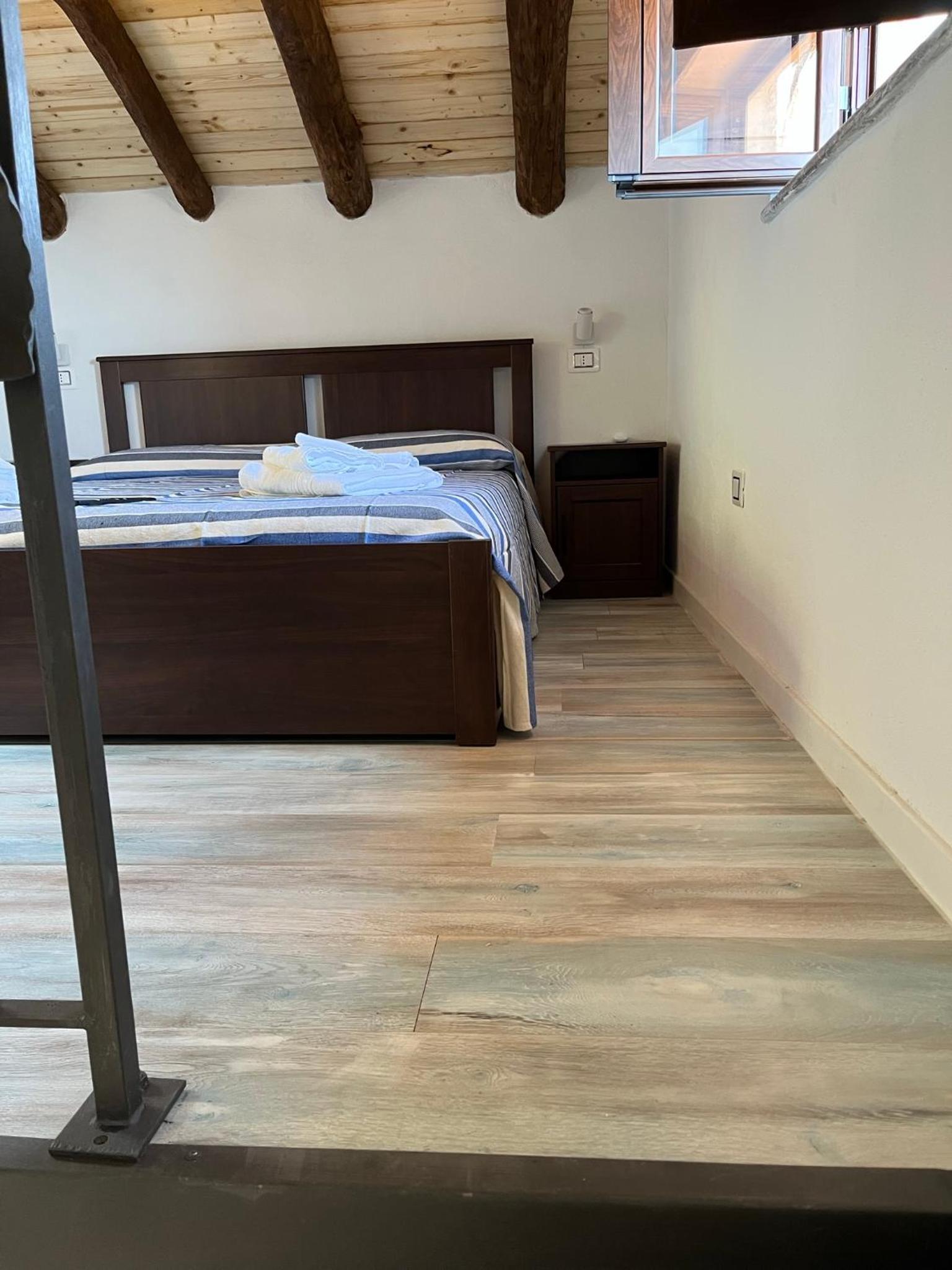 One-Bedroom House - Photo 11