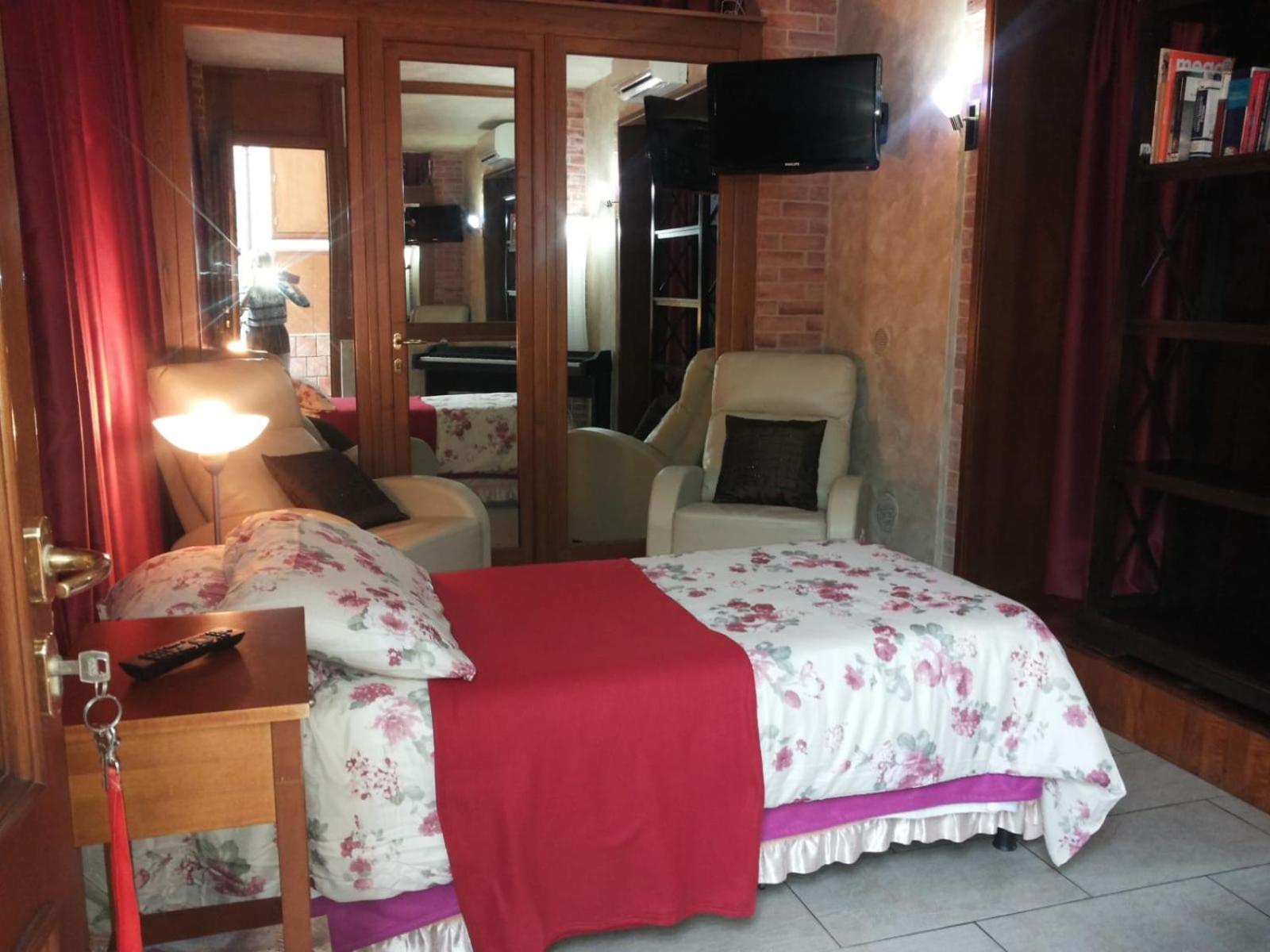 Single Room photo 2