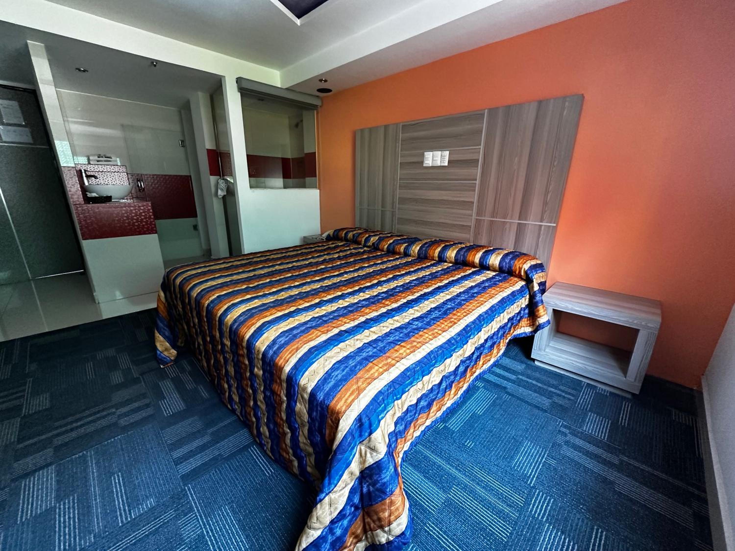Standard Queen Room