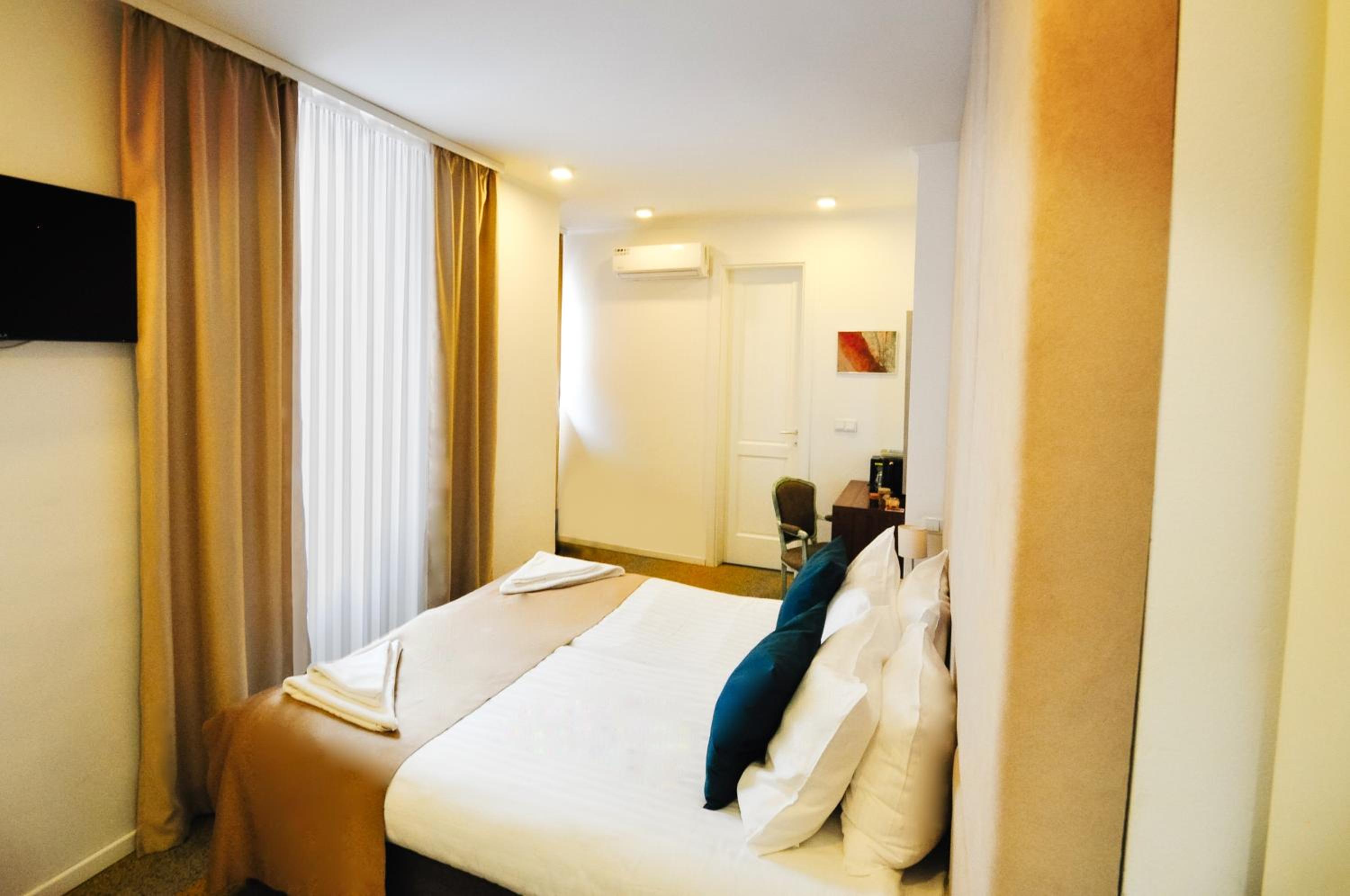 Deluxe Double or Twin Room - Photo 30
