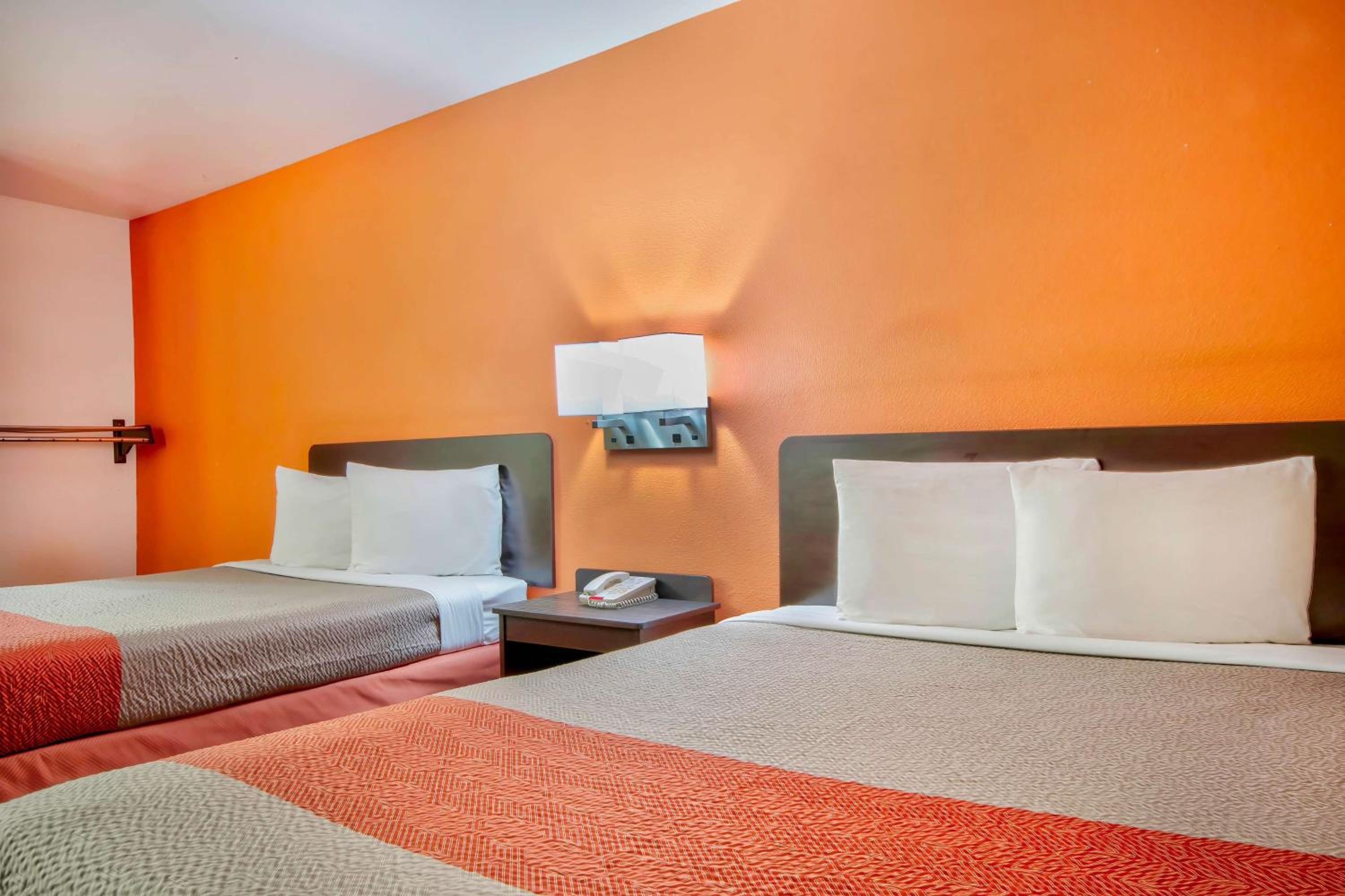 Queen Room with Two Queen Beds - Non-Smoking - Photo 1