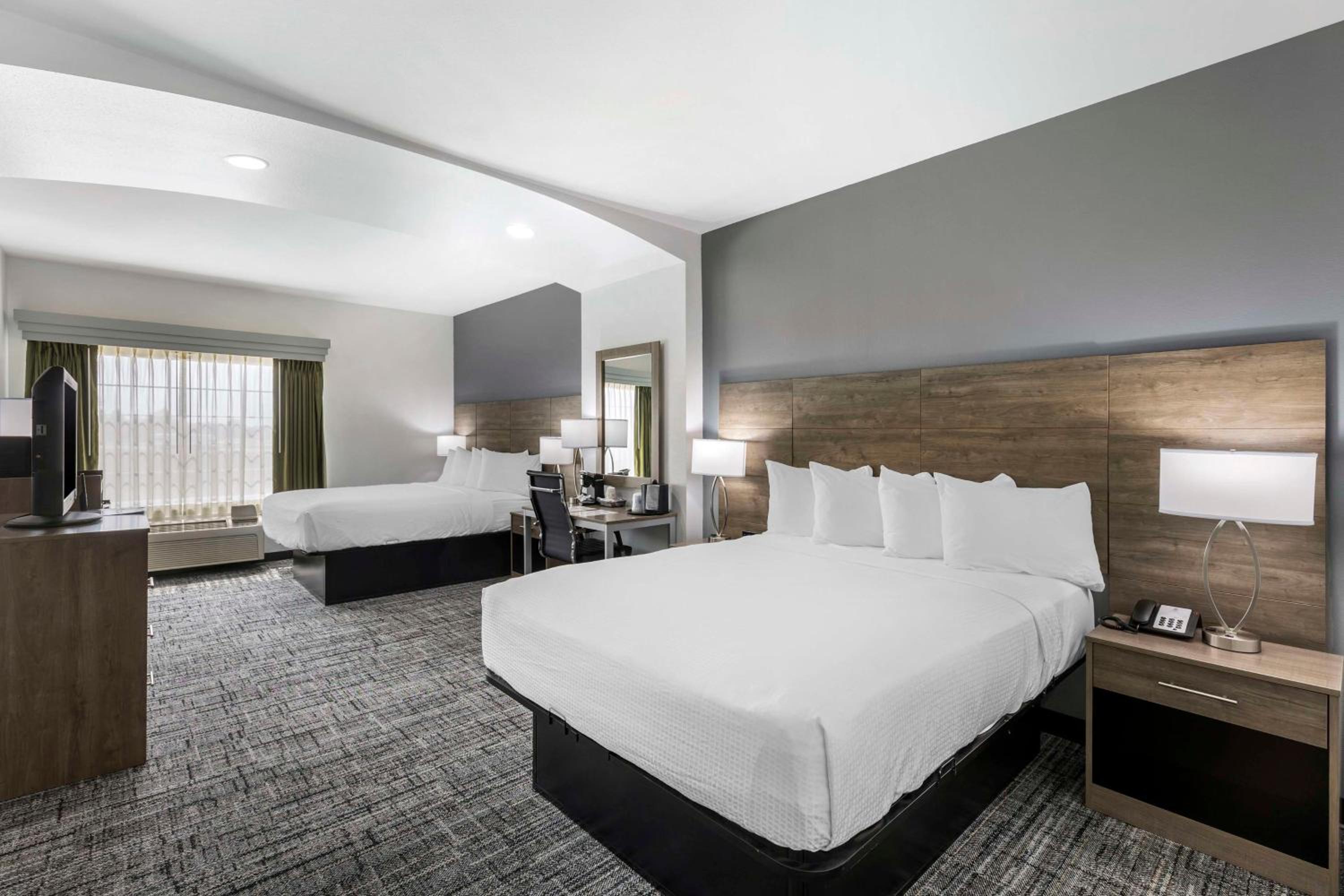 Large Queen Room with Two Queen Beds - Non-Smoking - Photo 1
