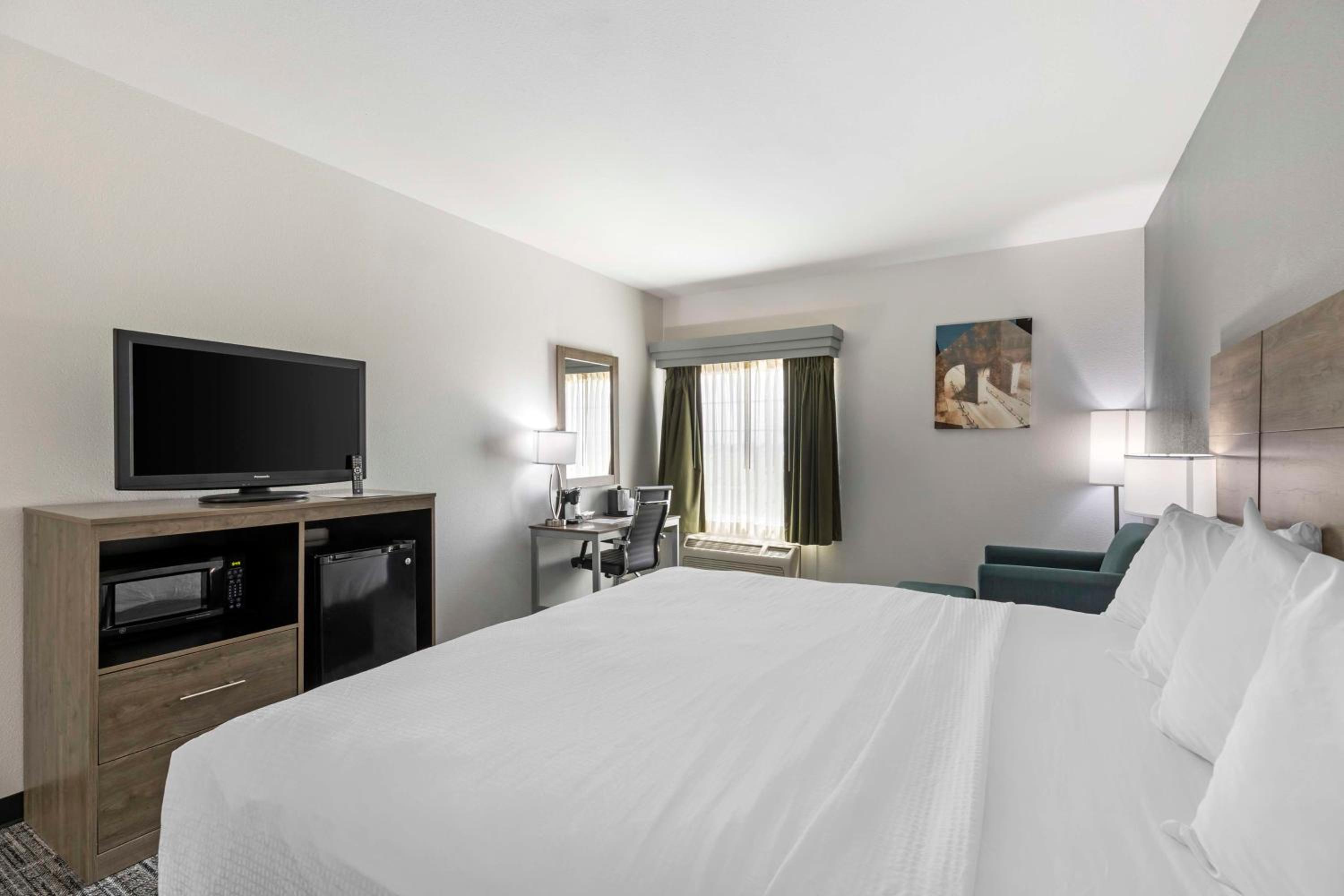 King Room - Non-Smoking - Photo 2