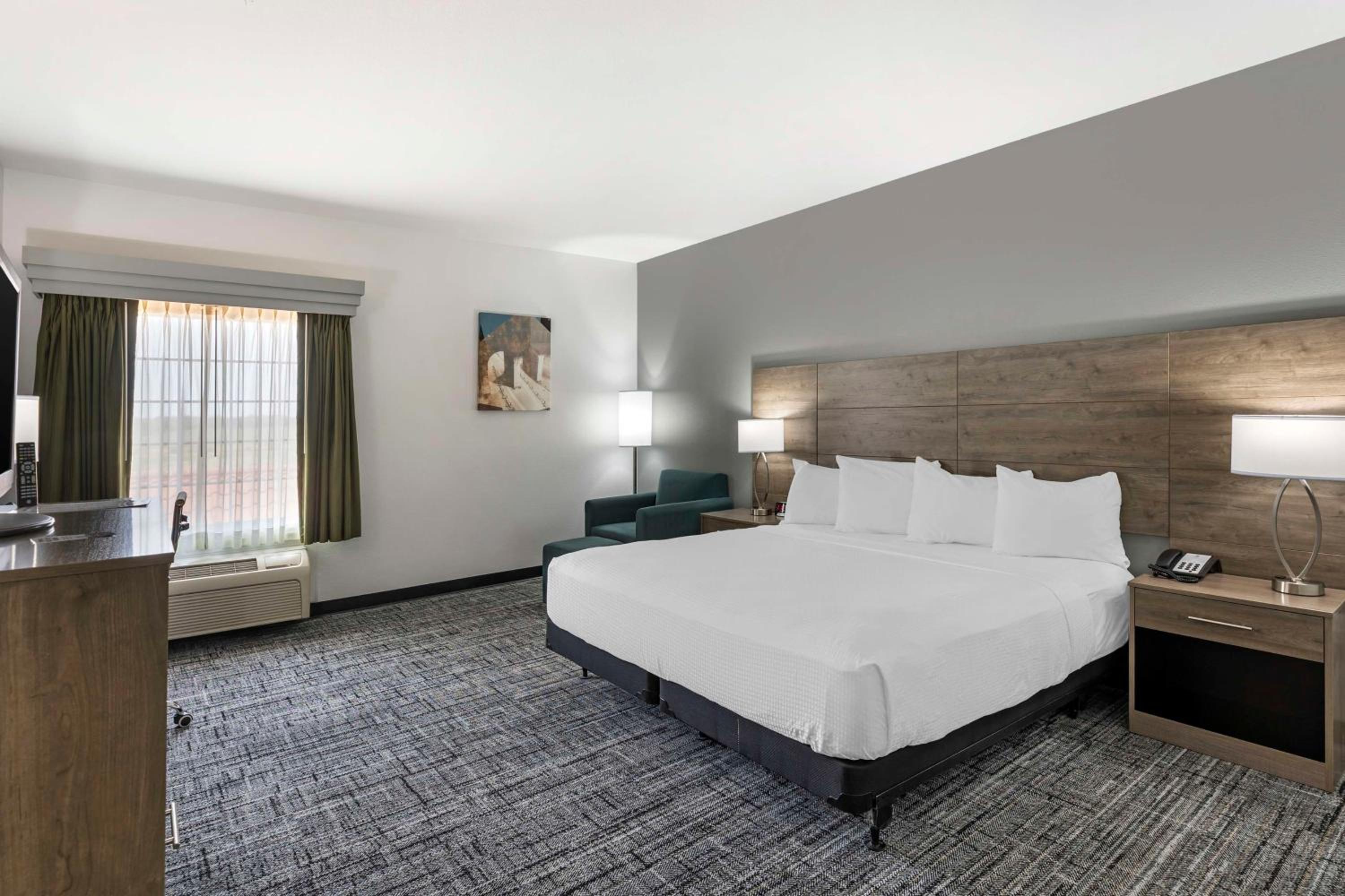 King Room - Mobility Accessible with Bathtub - Photo 3