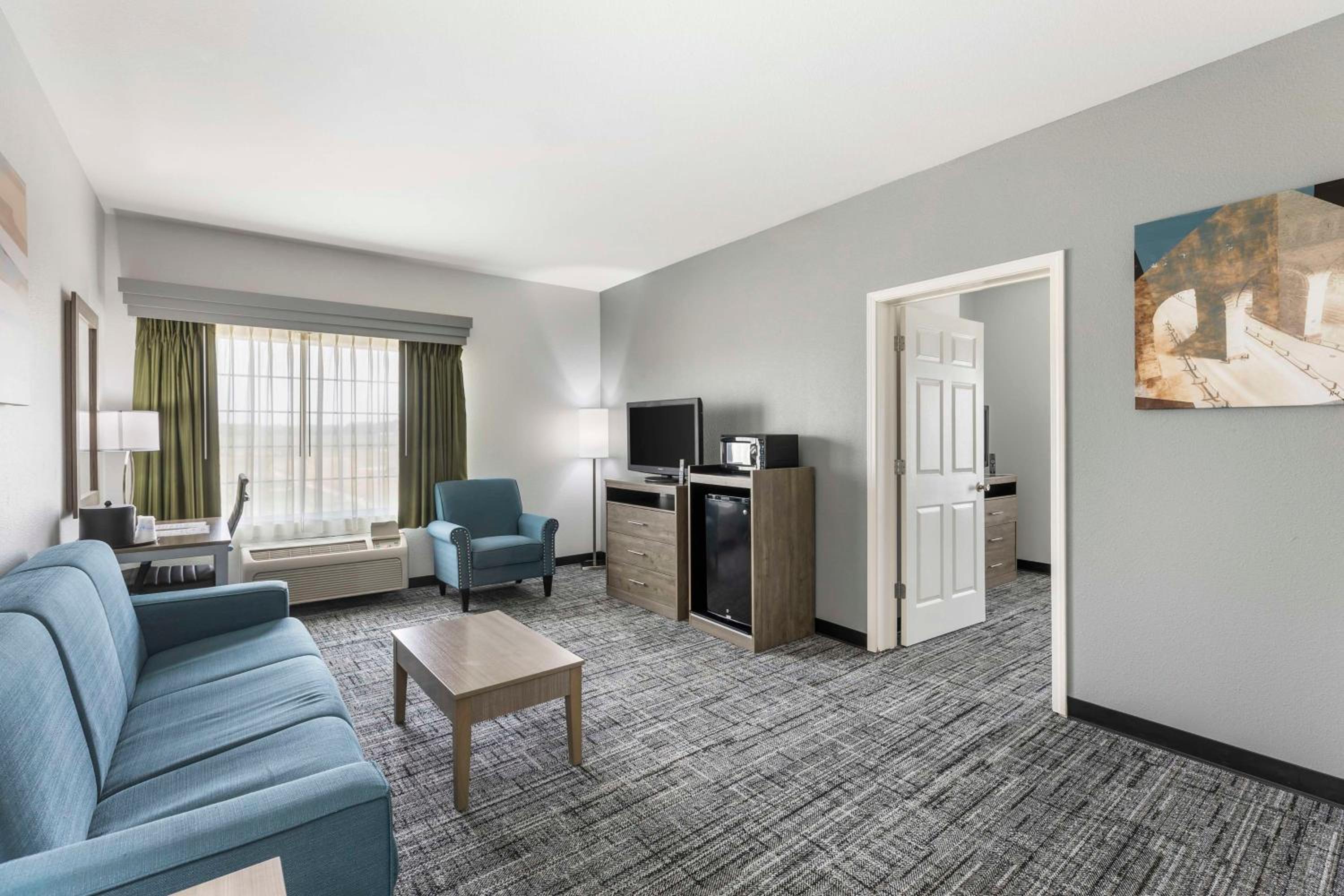 One-Bedroom King Suite with Sofa Bed - Non-Smoking - Photo 3