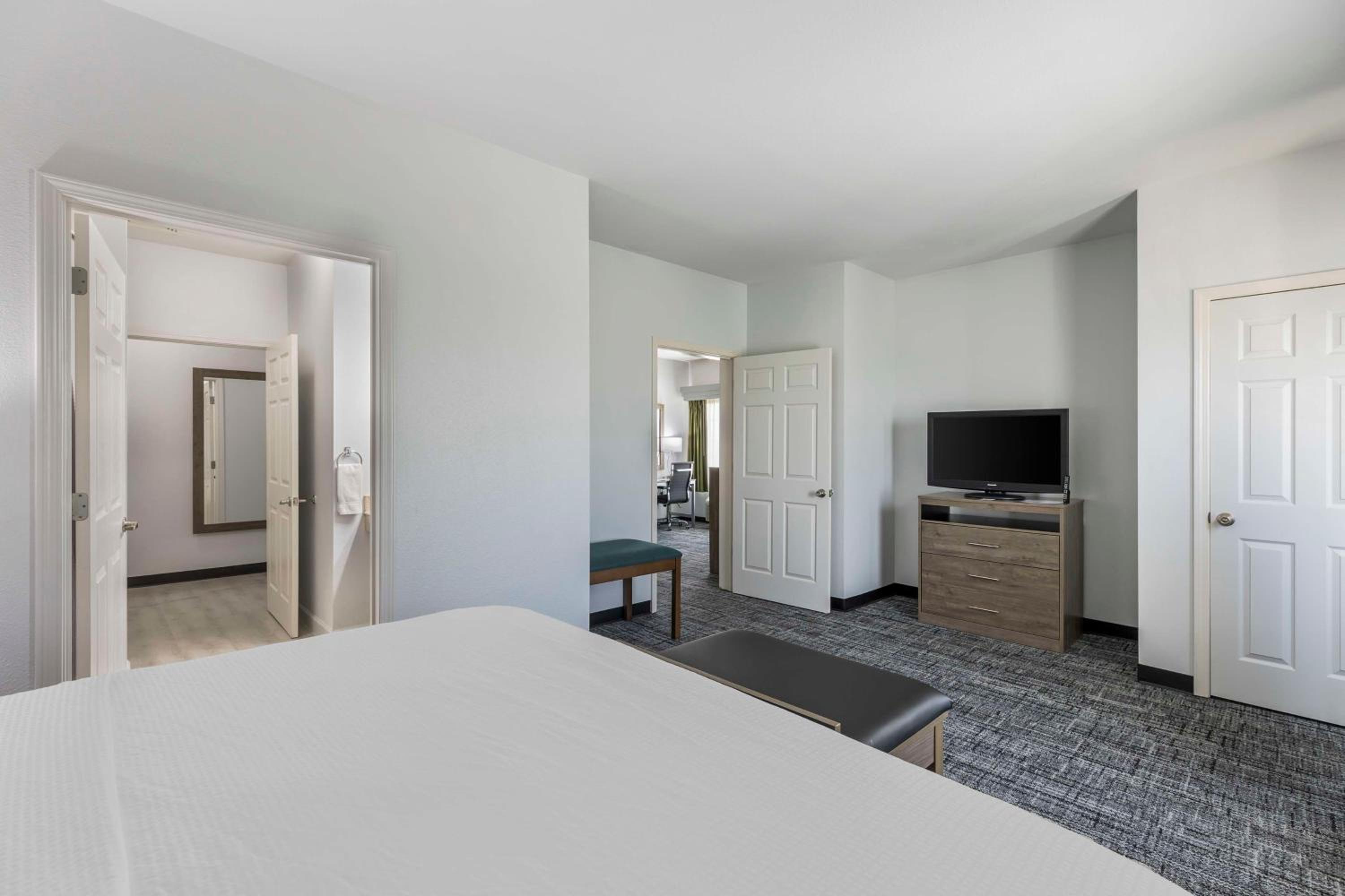 One-Bedroom King Suite with Sofa Bed - Non-Smoking - Photo 4