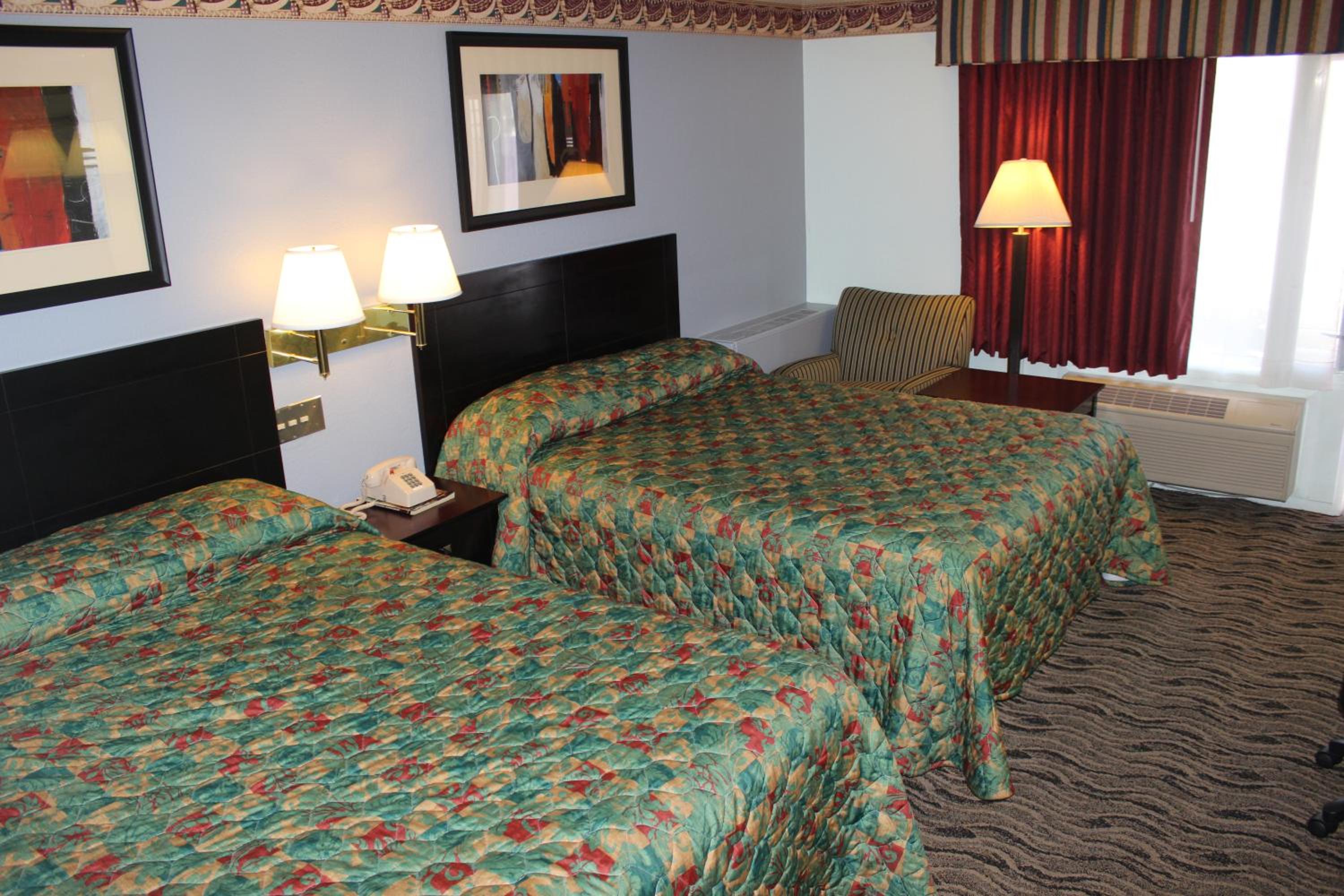 Queen Room with Two Queen Beds photo 1