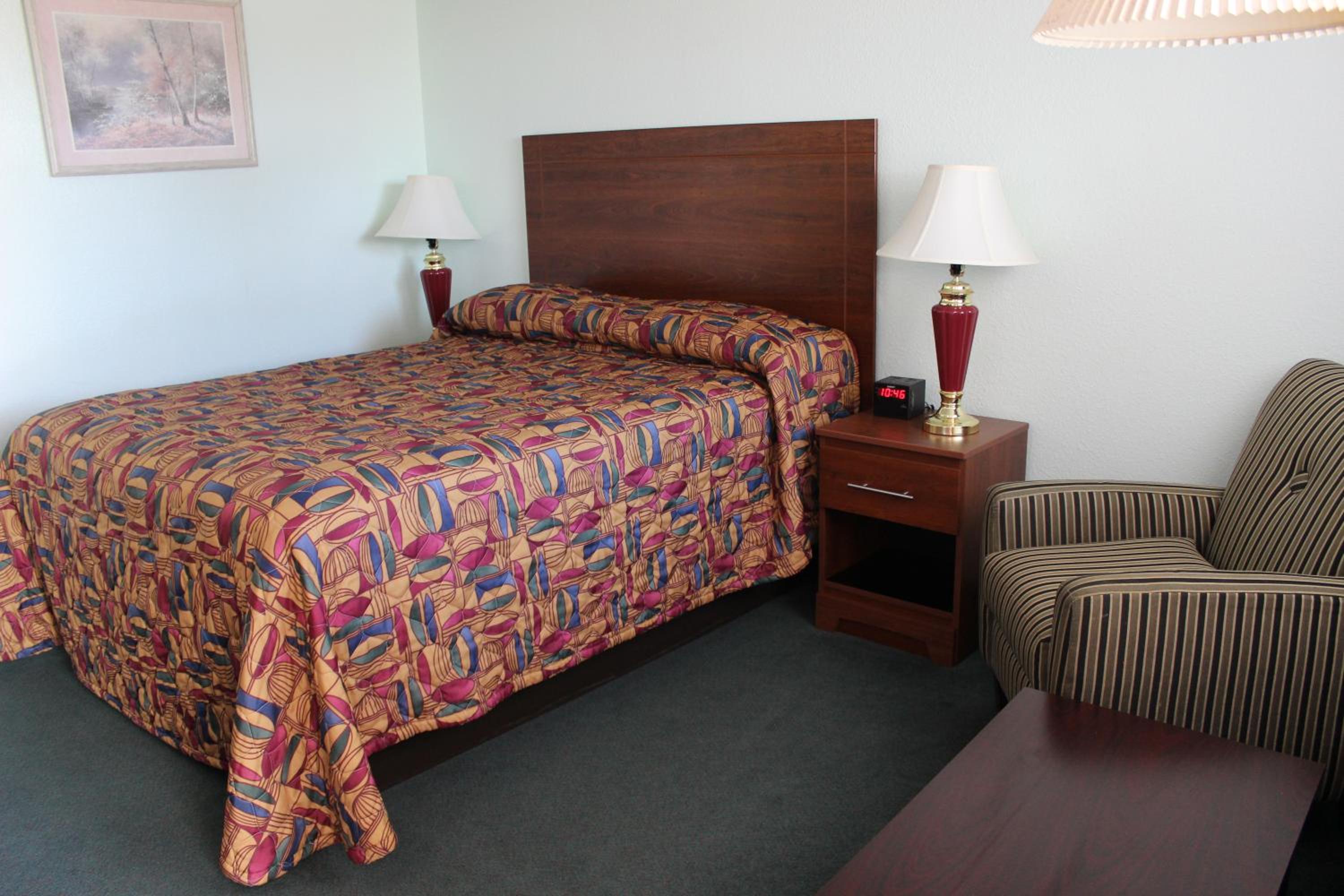 Queen Room photo 1