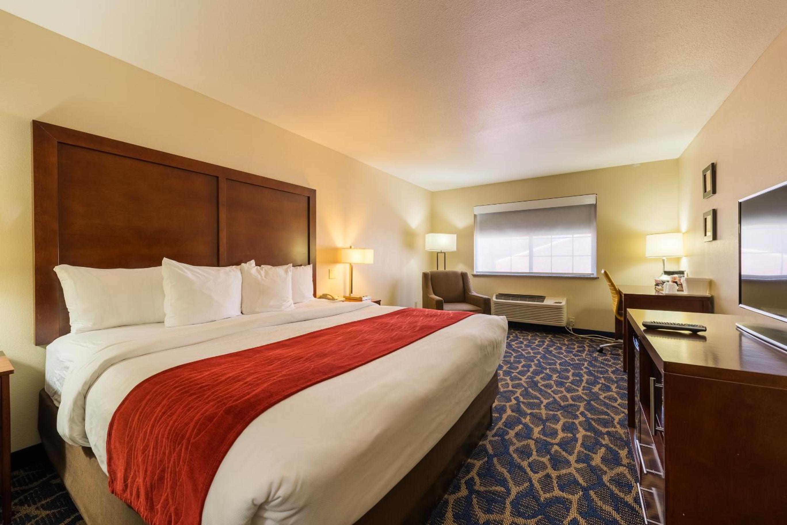 King Room - Accessible/Non-Smoking - Photo 2
