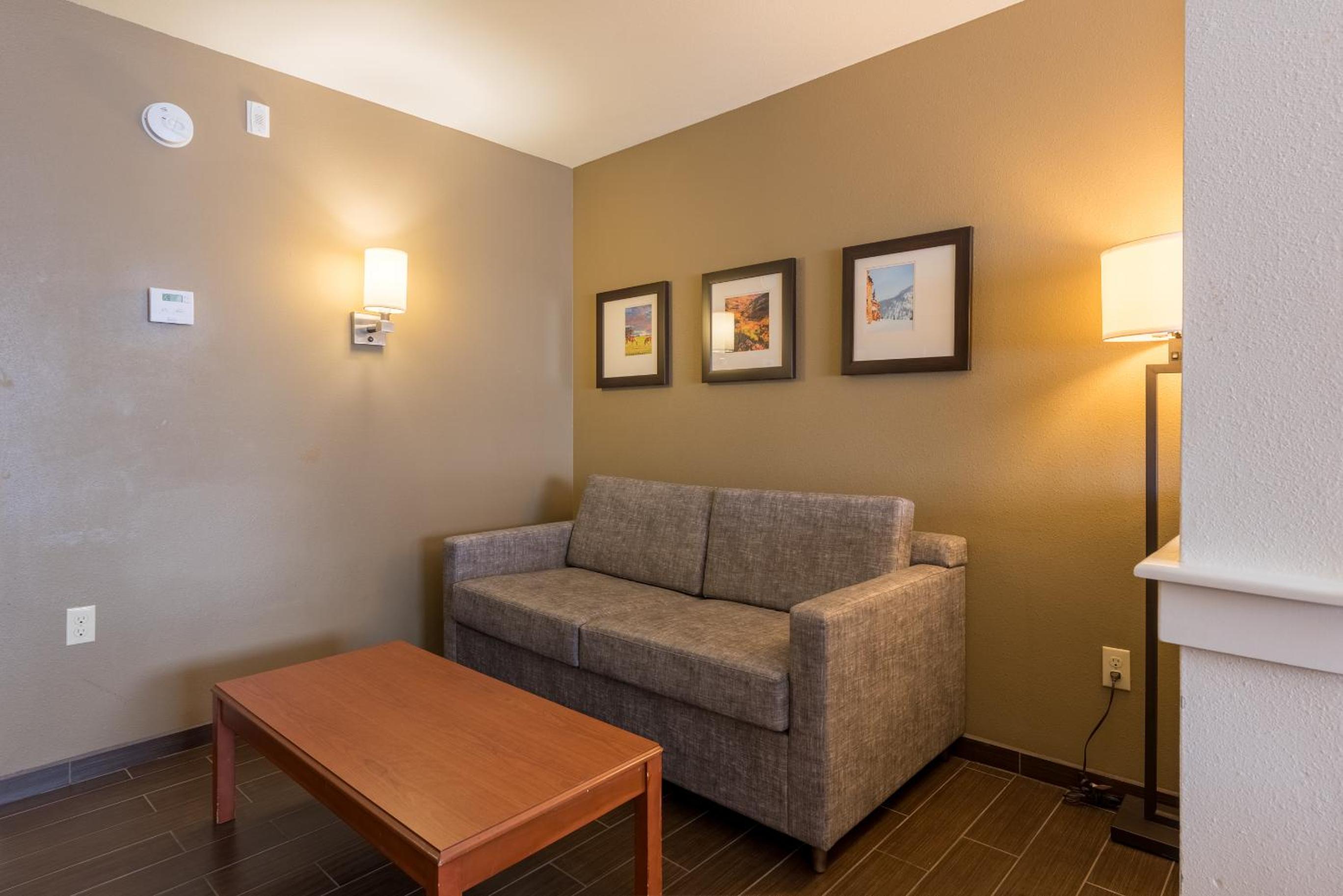 King Suite - Accessible/Non-Smoking - Photo 1