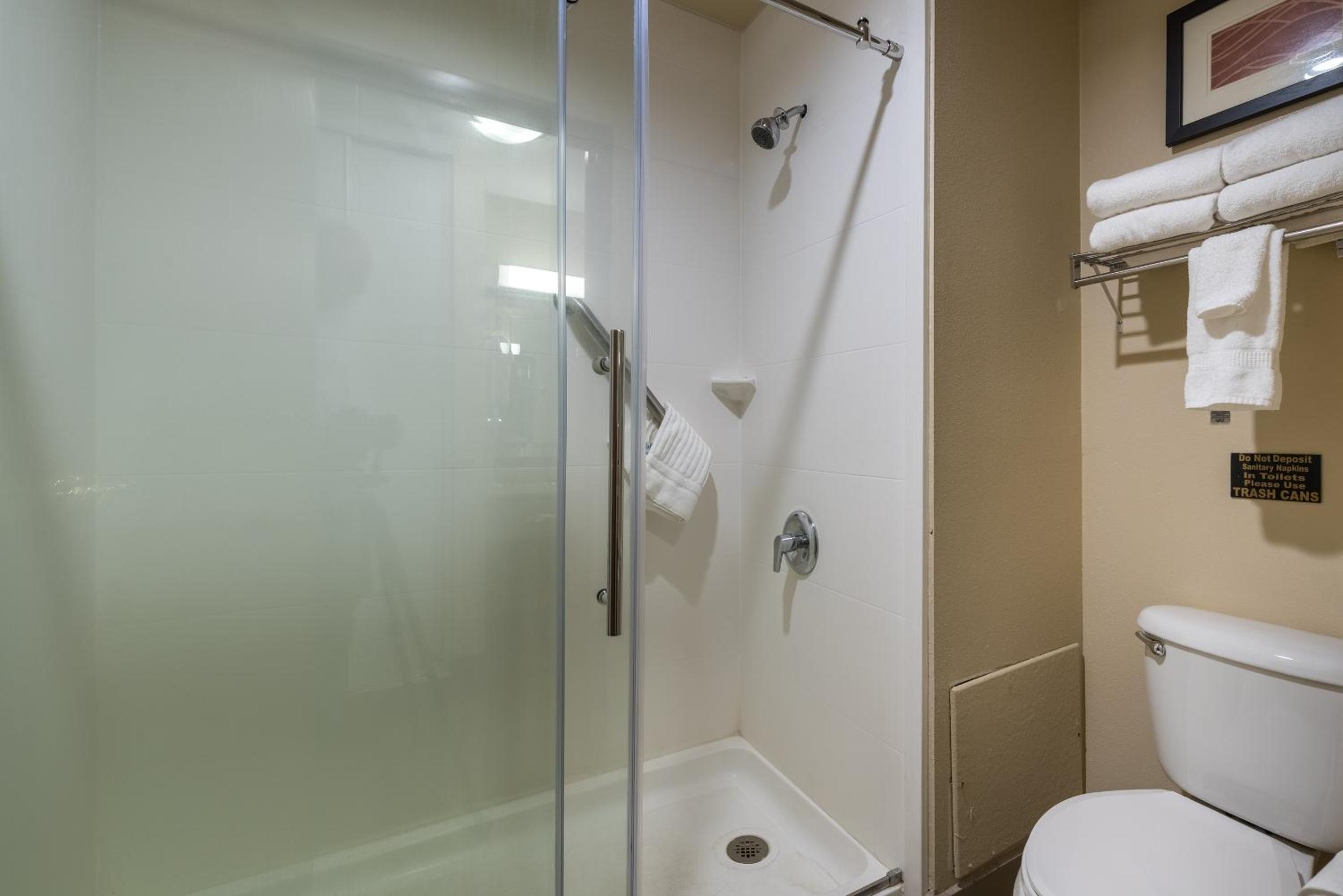King Room - Non-Smoking - Photo 6