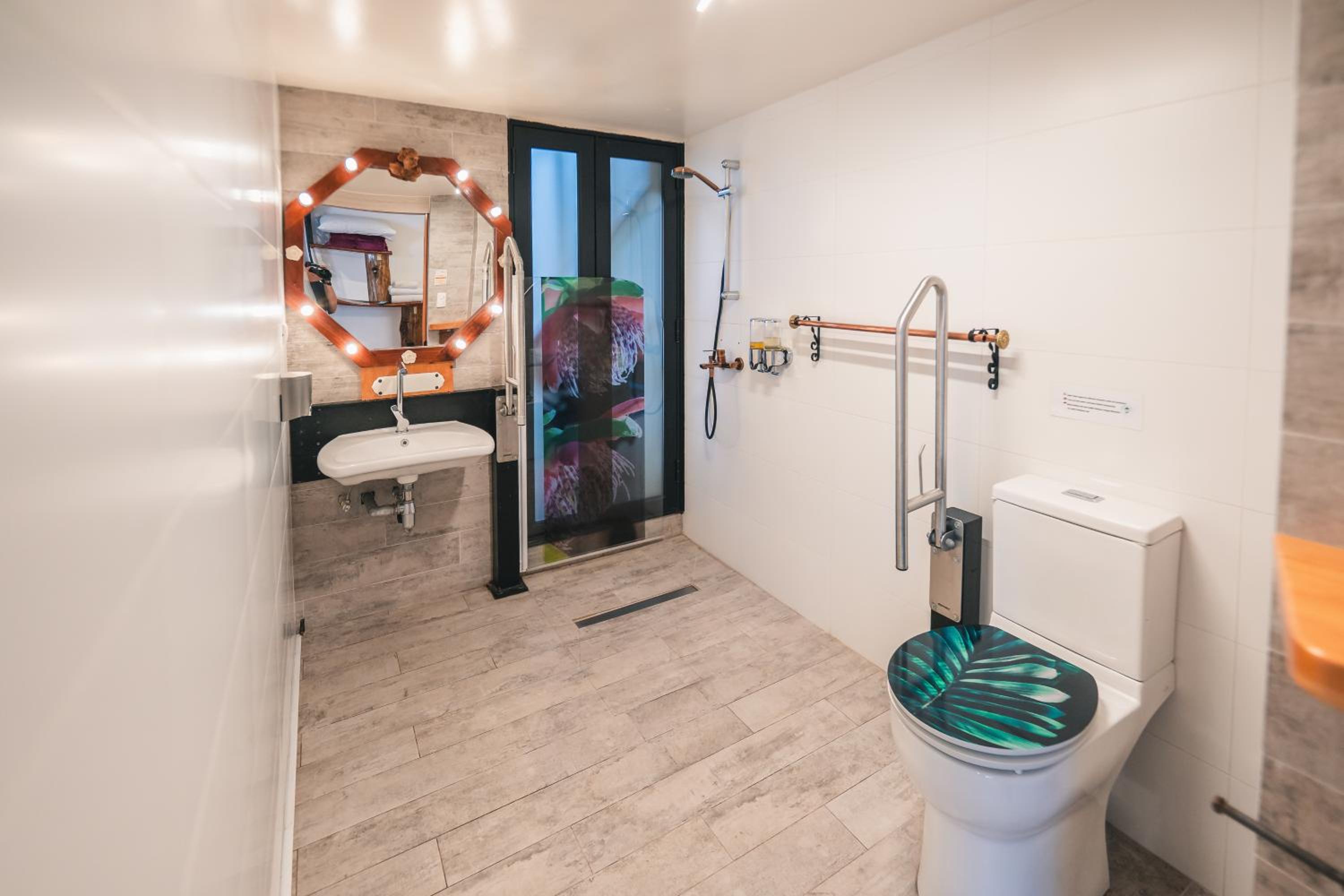 Twin Room - Disability Access photo 1