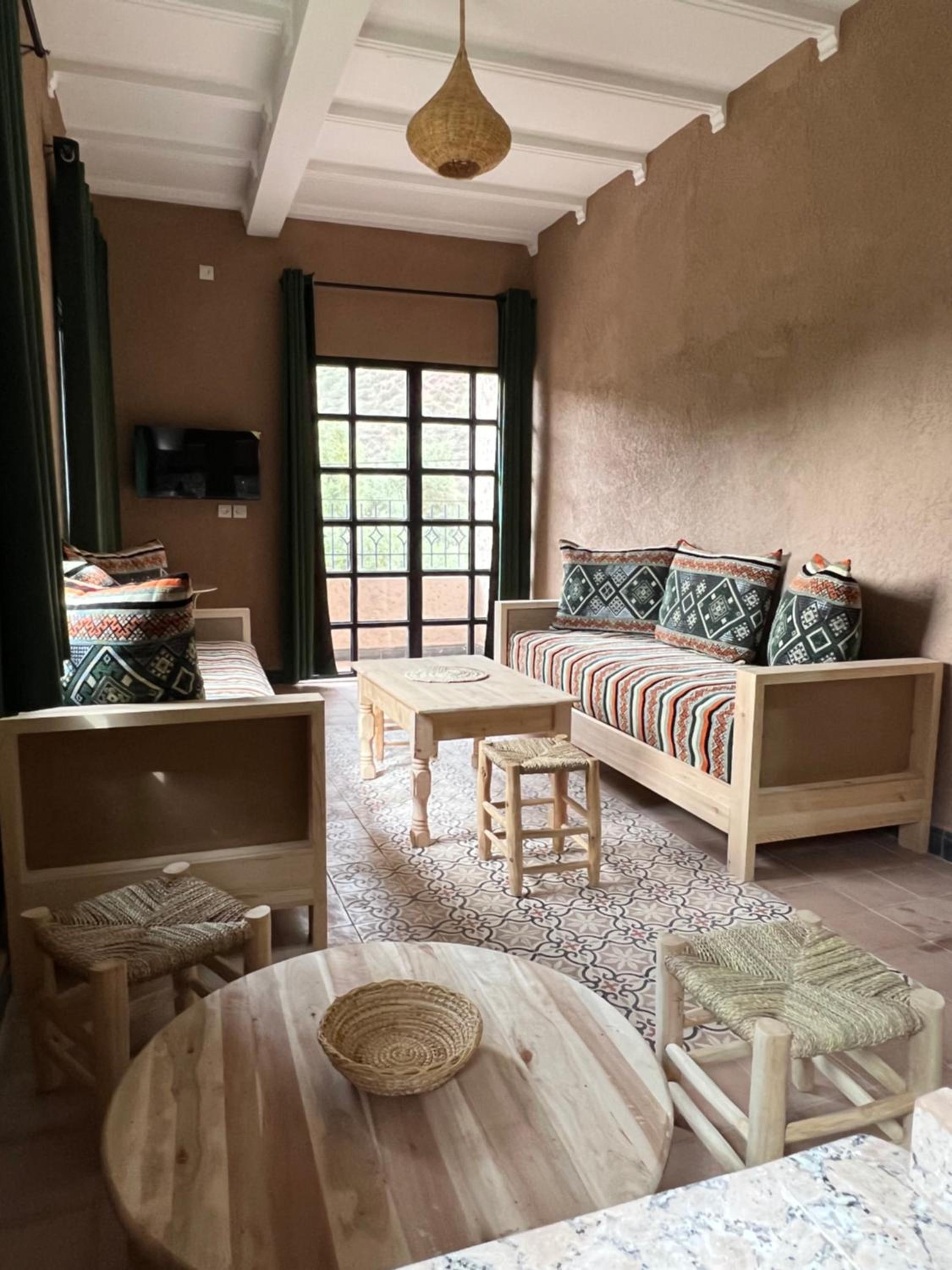 One-Bedroom Apartment with Balcony and Mountain View   - Photo 9