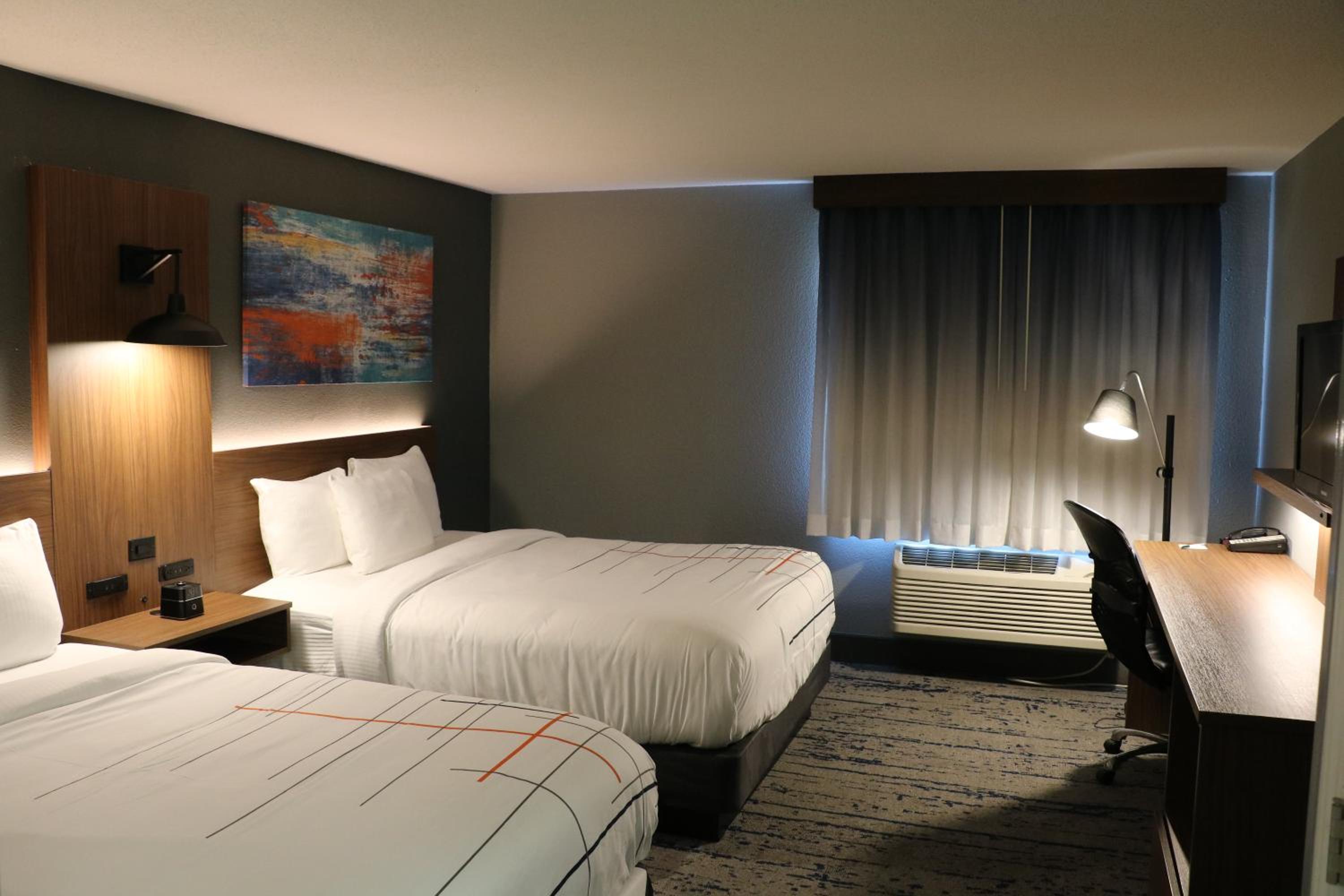 Double Room with Two Double Beds - Photo 2