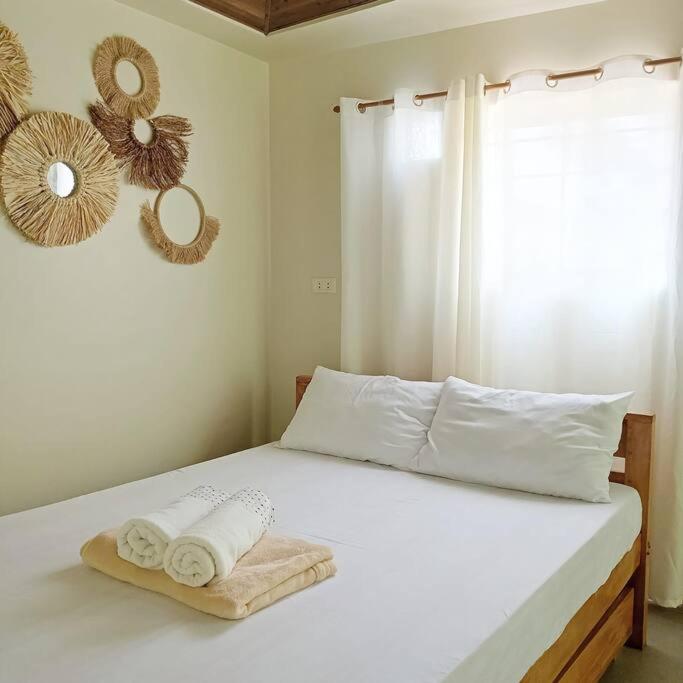 Three-Bedroom House photo 2