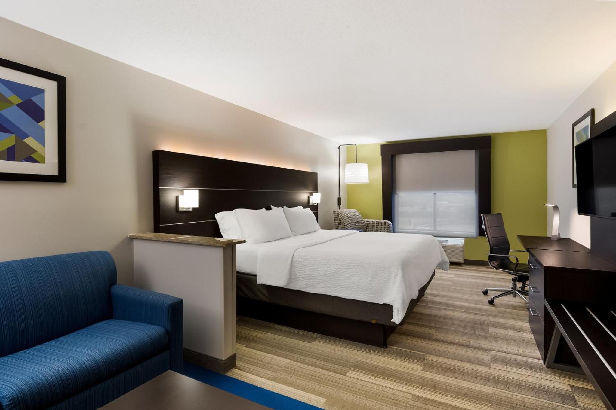 King Suite with Sofa Bed - Photo 6