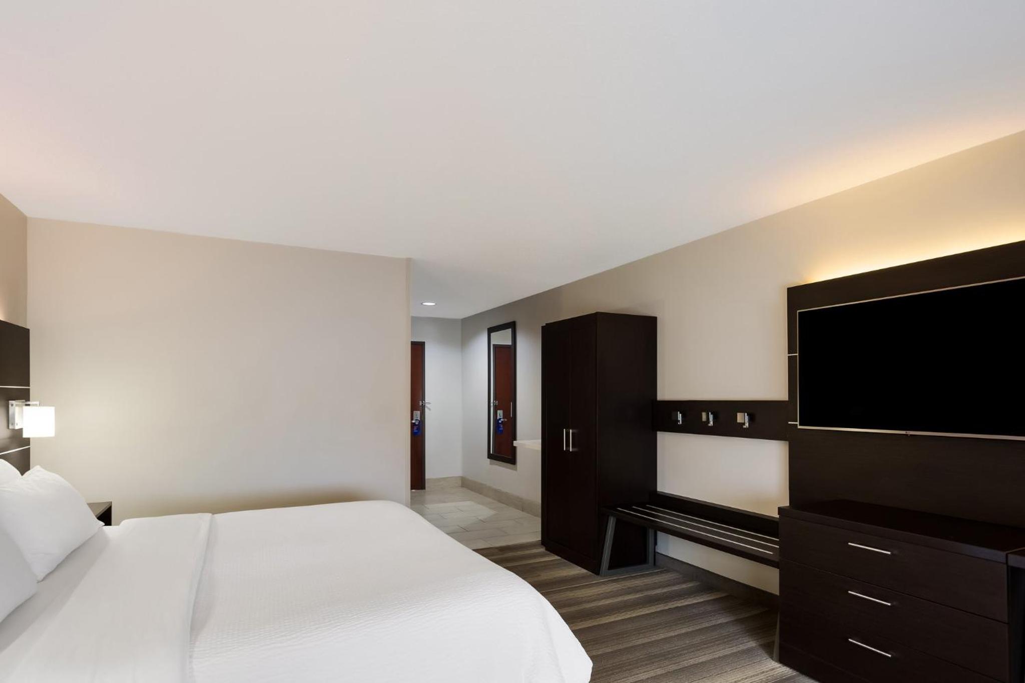 King Room - Mobility Access/Hearing Accessible - Photo 1