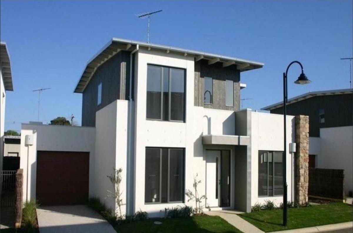 Four-Bedroom House - Photo 4